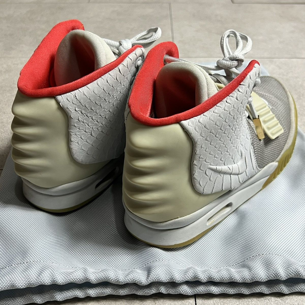 Nike Nike Air Yeezy 2 Pure Platinum Sneaker size 10 Size US 10 / EU 43 - 4 Thumbnail