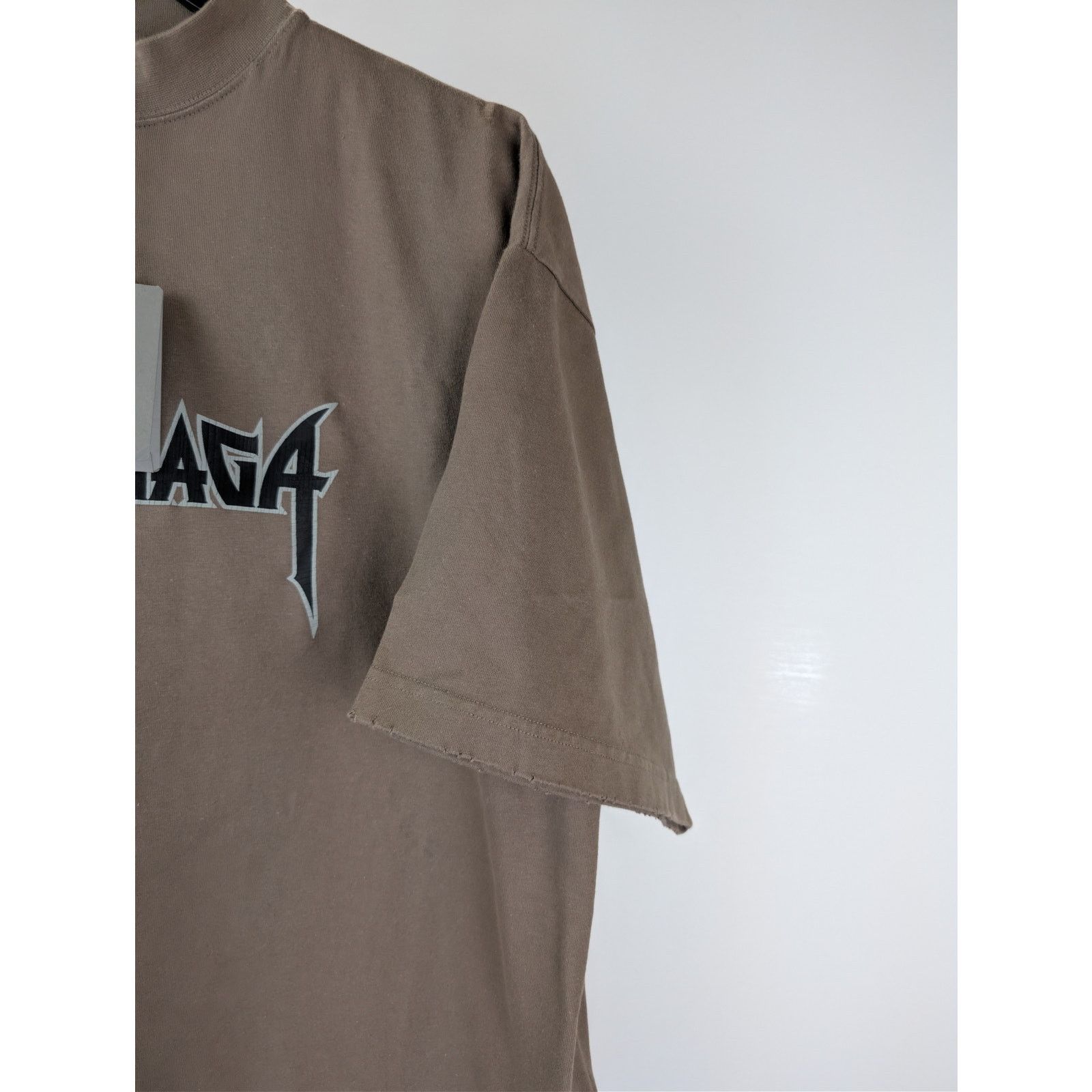 Balenciaga o1rshd1 Metal Print Vintage Jersey Oversized T-Shirt Taupe Size US M / EU 48-50 / 2 - 5 Thumbnail