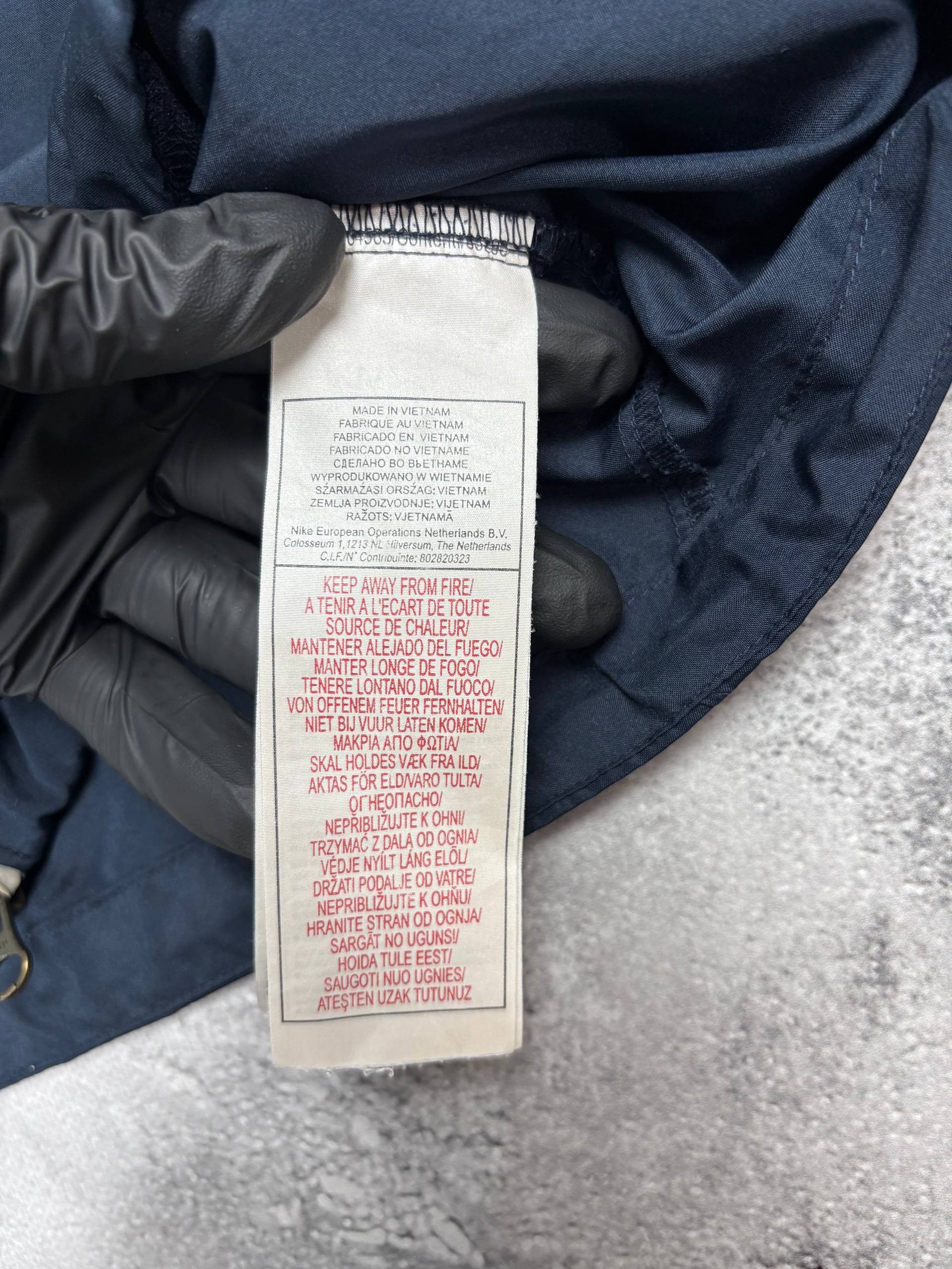 Nike Vintage Y2K Nike Windbreaker Mens size L Nylon Retro 90s 00s Size US L / EU 52-54 / 3 - 9 Thumbnail