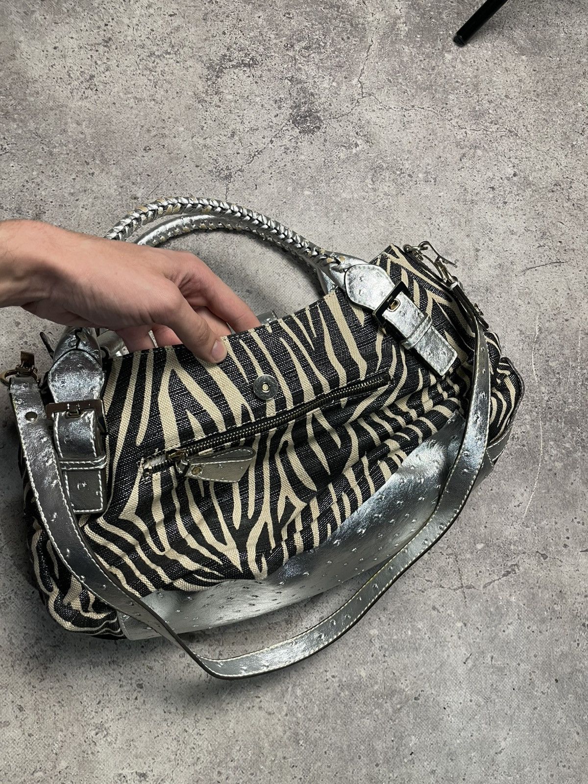 Guess Vintage Guess zebra bag 🦓 Size ONE SIZE - 4 Thumbnail