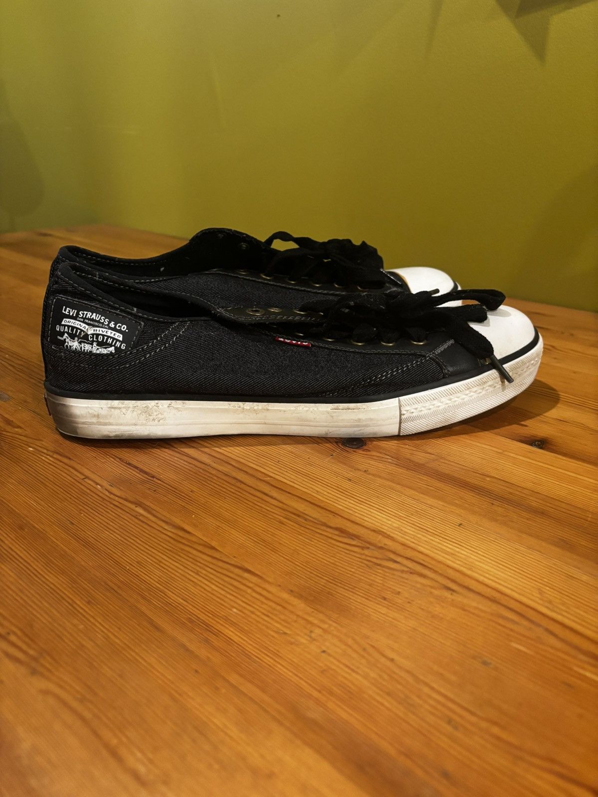 Levi's Men’s canvas sneakers Size US 11 / EU 44 - 4 Thumbnail