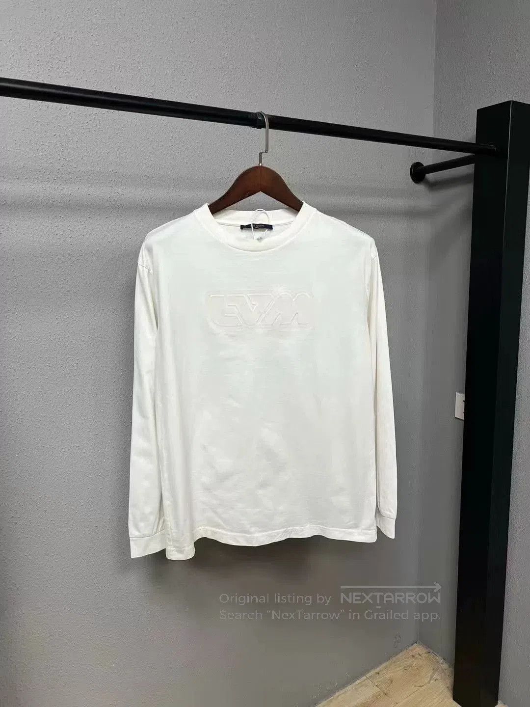 Louis Vuitton LV Embossed Logo Long-Sleeve. Size US M / EU 48-50 / 2 - 1 Thumbnail