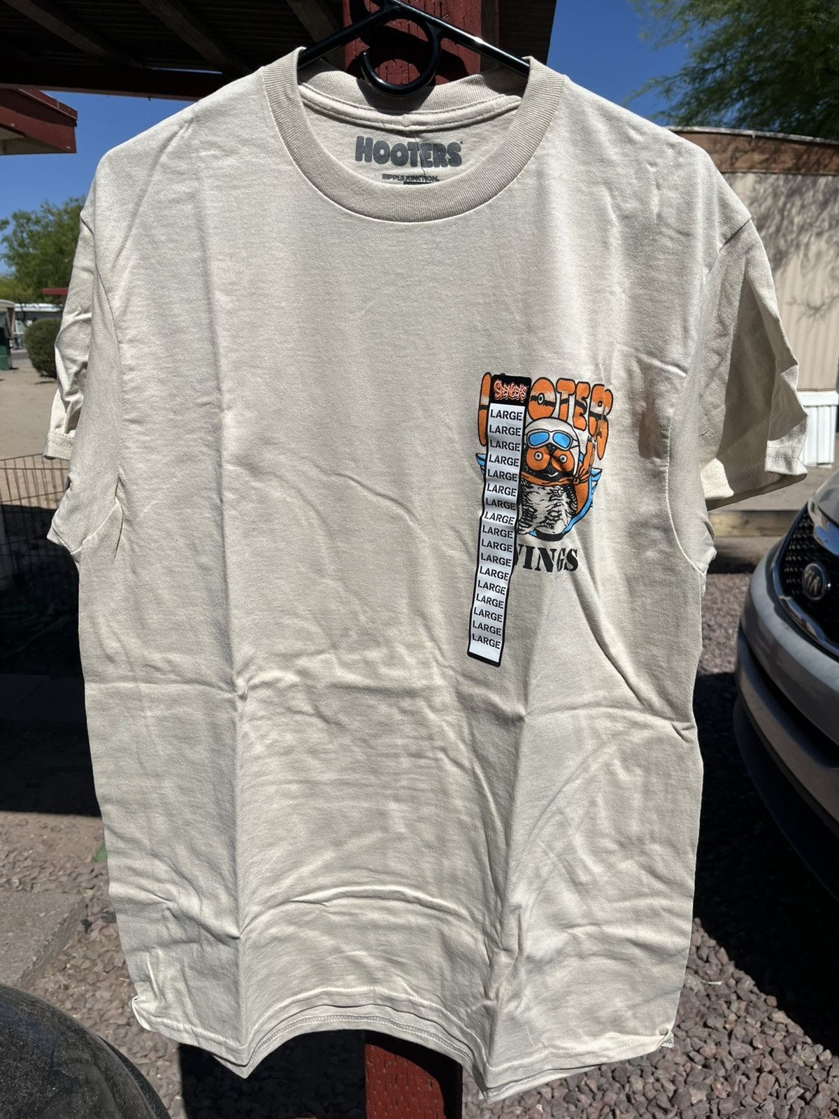 Other HOOTERS TEE Size US L / EU 52-54 / 3 - 1 Thumbnail