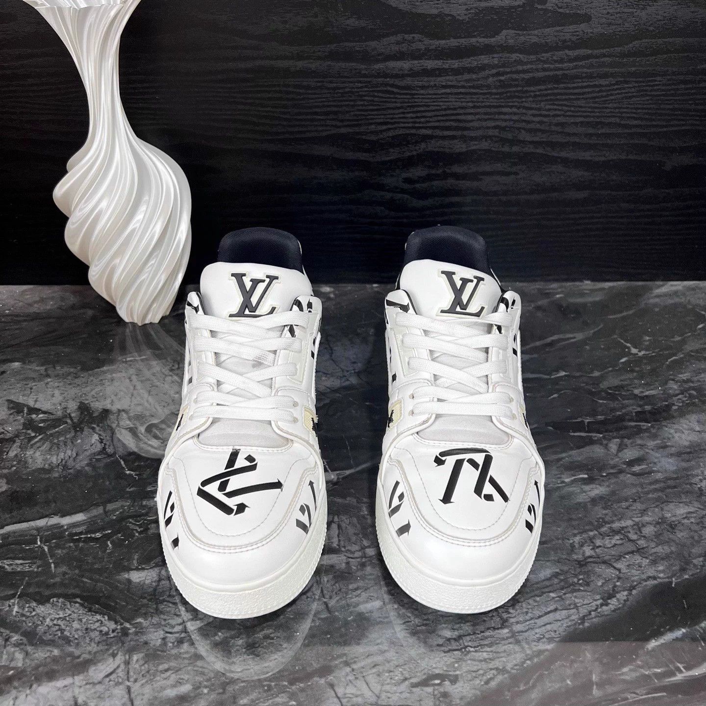 Louis Vuitton Trainer 97 new black white eco colorblock size 39 Size US 6 / EU 39 - 2 Thumbnail