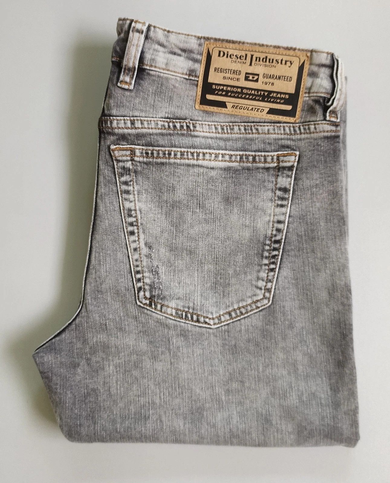 Diesel Diesel 1979 SLEENKER-R L.32 MENS JEANS SLTP/9752 Size US 32 / EU 48 - 1 Thumbnail