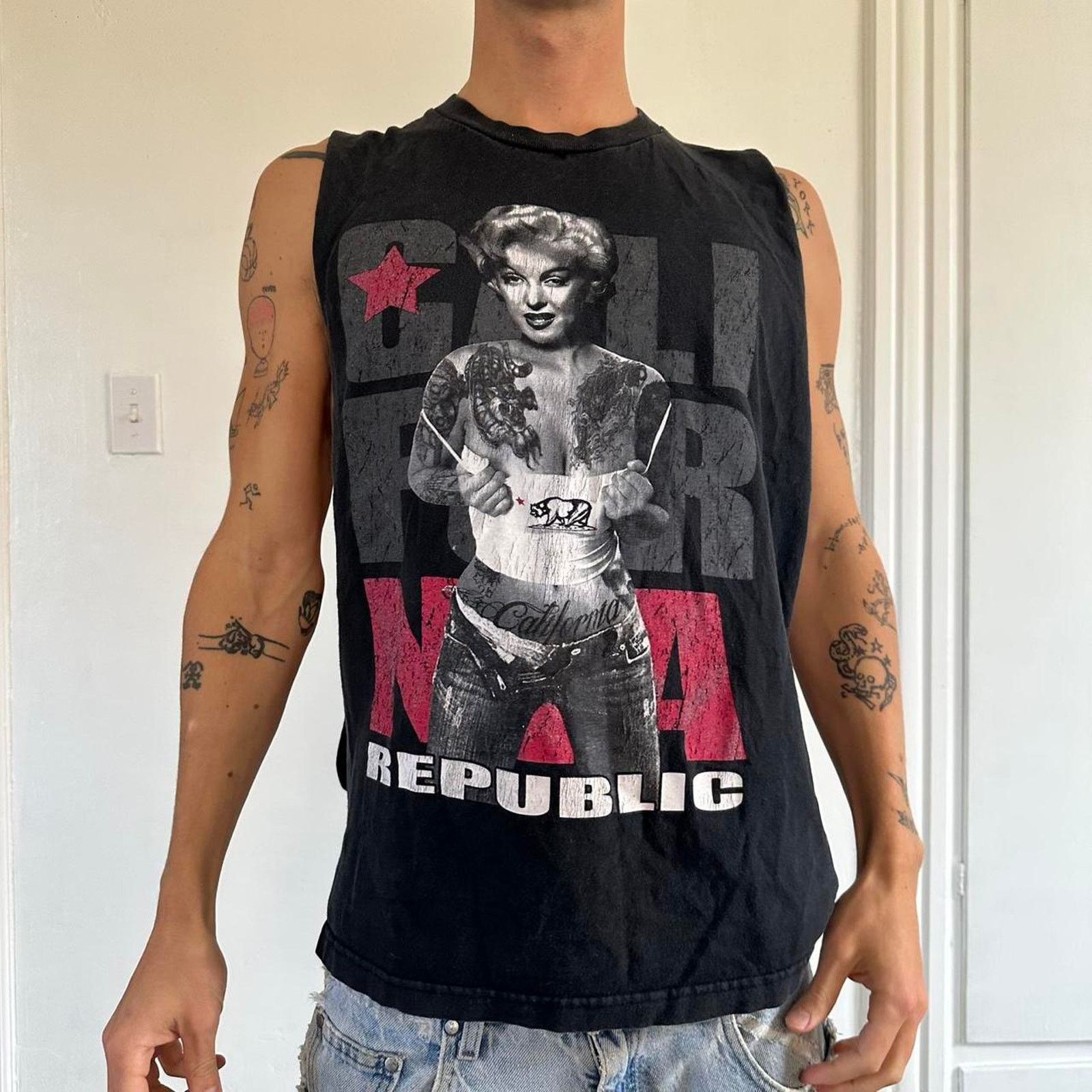 Vintage Swag Vintage Epic Y2K Cali Tattoo Girl Cutoff Tank Top Shirt Size US L / EU 52-54 / 3 - 2 Thumbnail