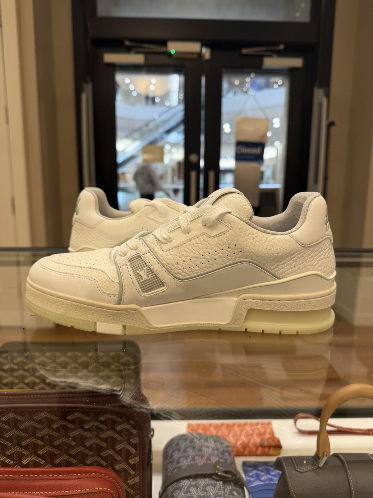 Louis Vuitton Louis Vuitton Leather Trainer Sneakers - White Size US 5.5 / EU 38 - 4 Thumbnail