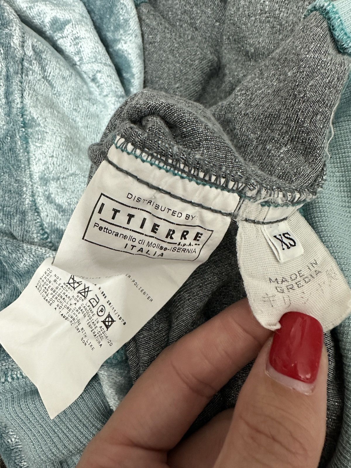 Versace Versace velour sweatshirt vintage Size XS / US 0-2 / IT 36-38 - 7 Thumbnail