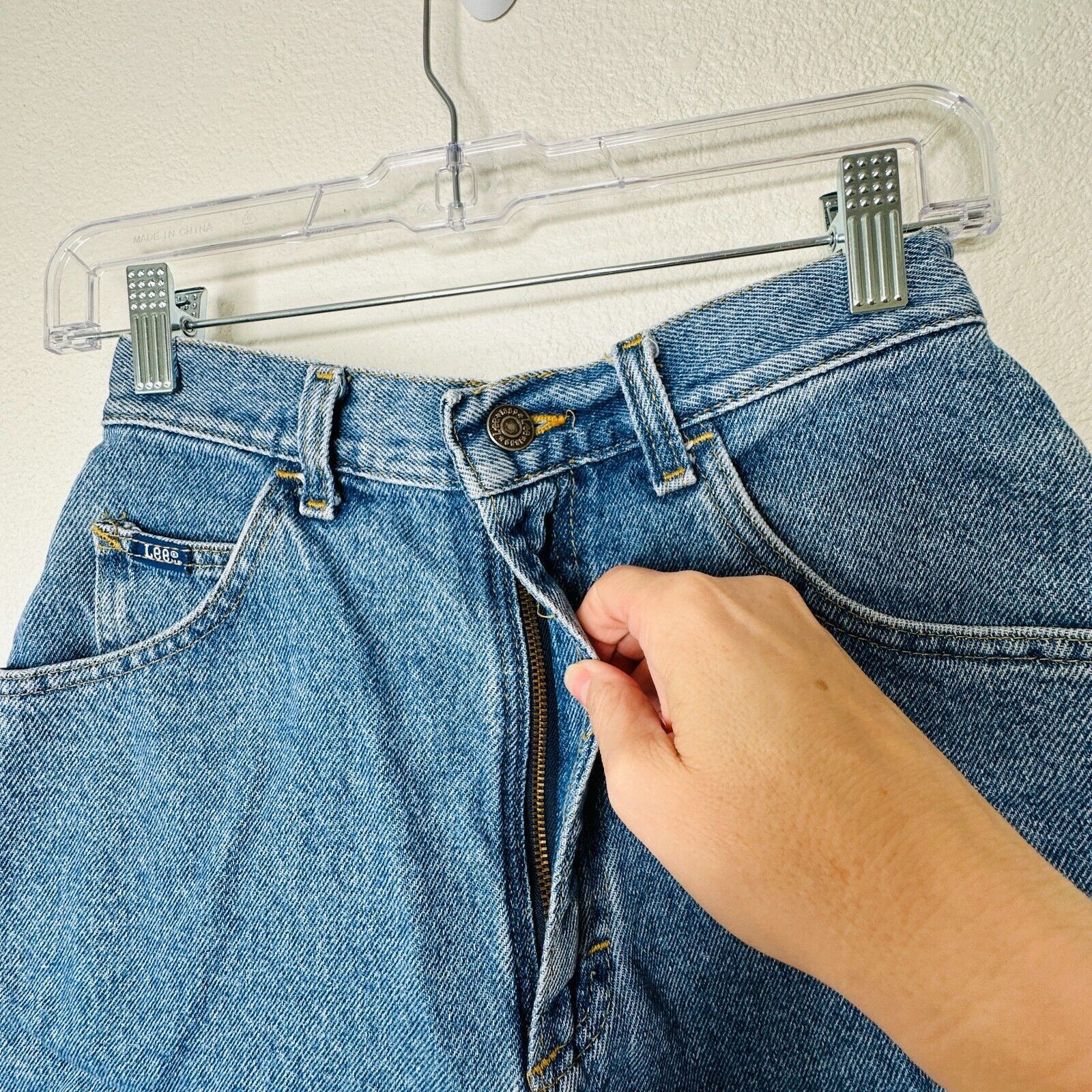 Lee Lee Blue Wash High Waist Raw Hem High Rise Jean Shorts 10 Size 32" / US 10 / IT 46 - 6 Thumbnail