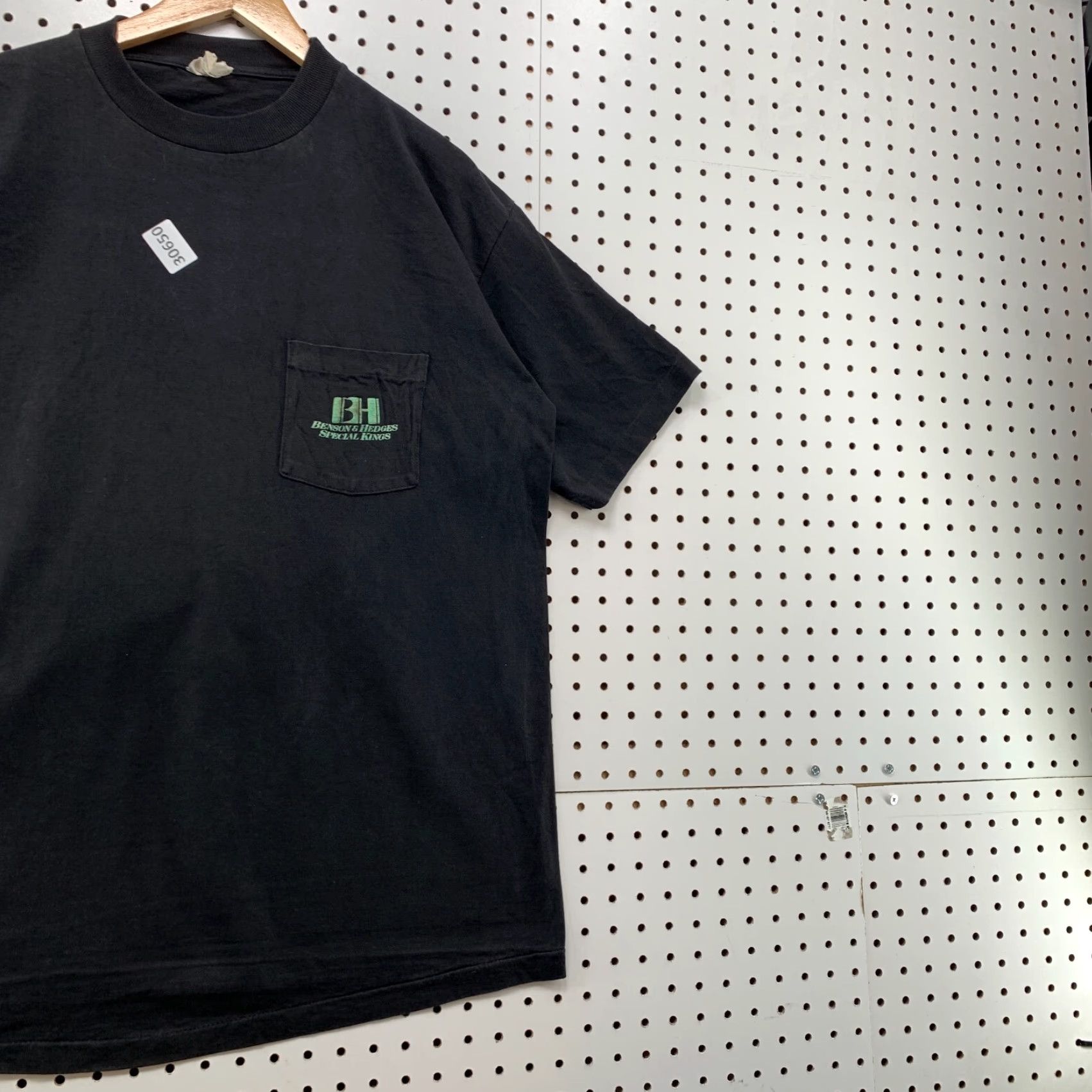 Vintage VINTAGE Benson & Hedges Pocket Shirt Mens XL Black Single Stitch 80s CIG 24x31.5 Crew Neck Short Sleeve Cotton Nationa Mill T-Shirt Size US XL / EU 56 / 4 - 5 Thumbnail