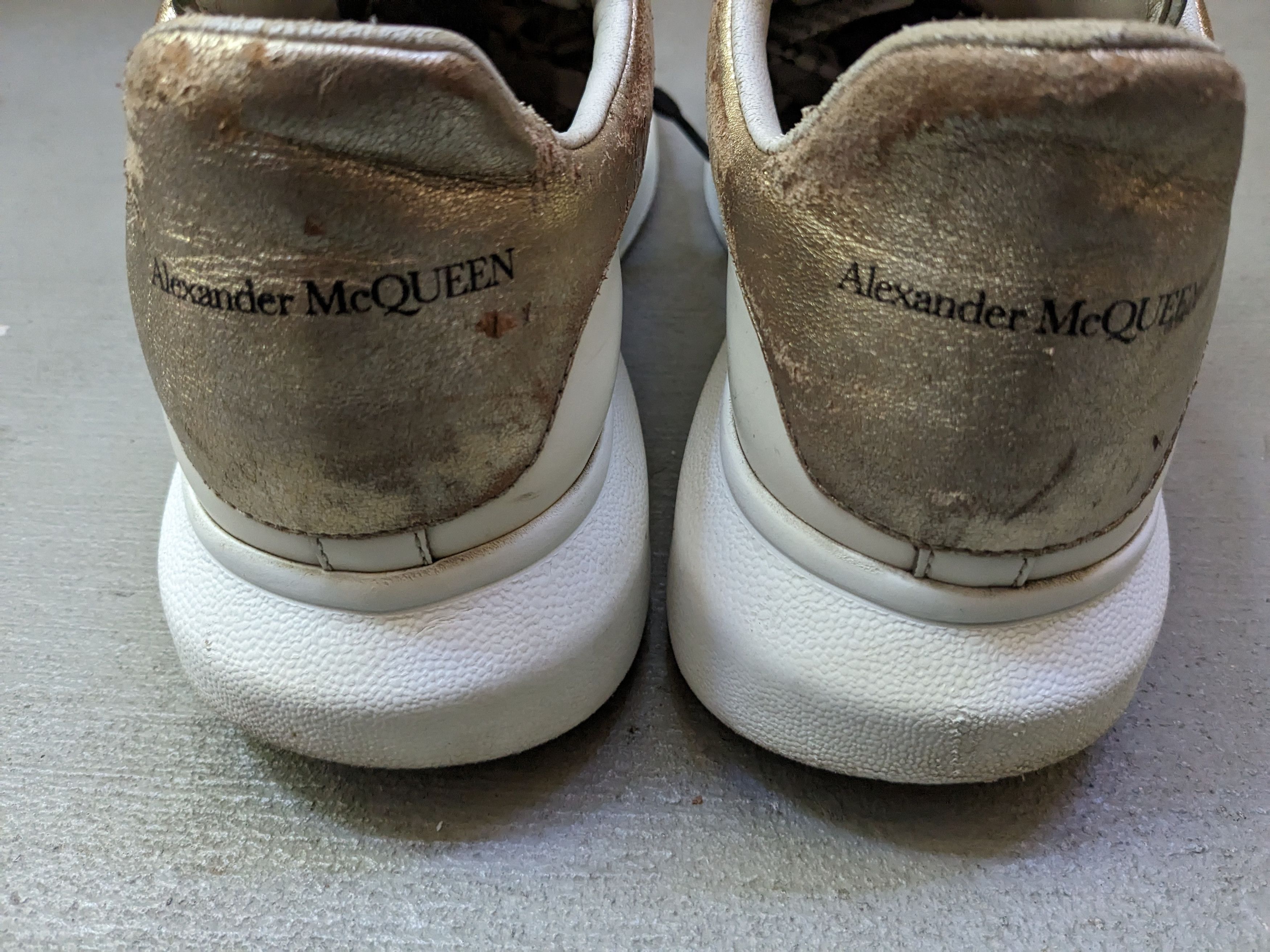 Alexander McQueen Alexander McQueen Larry Oversized Sneakers 9 42 White Gold Size US 9 / EU 42 - 17 Thumbnail