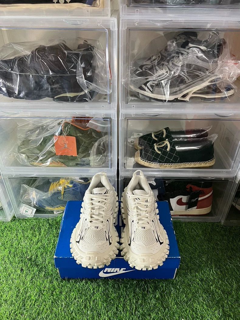 Balenciaga Balenciaga Defender Tire Sneakers in White-2505 Size US 7.5 / IT 37.5 - 2 Thumbnail