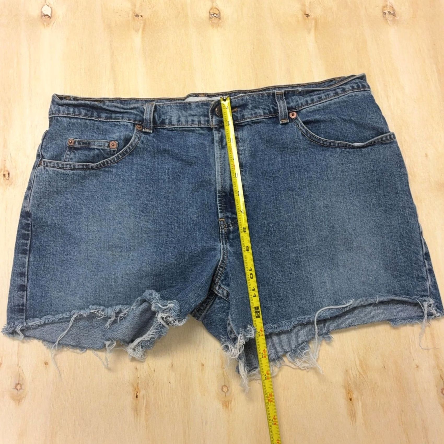 Old Navy Old Navy Cutoff Denim Shorts Womens 16L 35W Blue Frayed Hem Stretch Summer Y2K Size 38" / US 16 / IT 52 - 7 Thumbnail