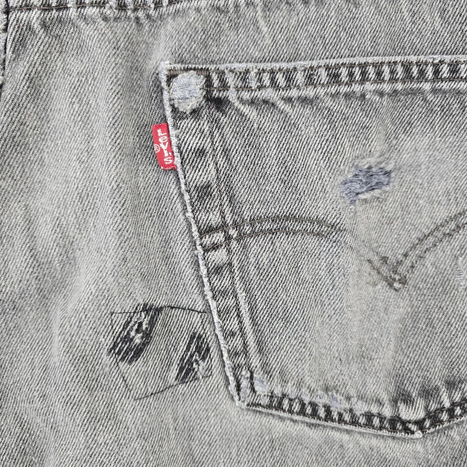 Levi's Vintage Levis 501 Jeans 42x30 Fits 39x28 Thrashed Distressed Size US 39 - 11 Thumbnail