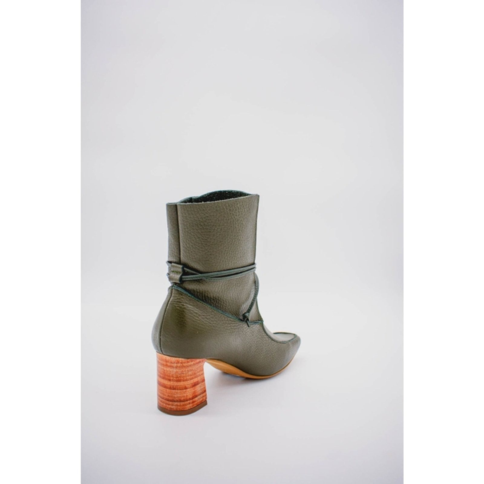 Anthropologie Stivali Size 39 (US 8/8.5) Olive Leather Ankle Boots Size US 8 / IT 38 - 6 Thumbnail