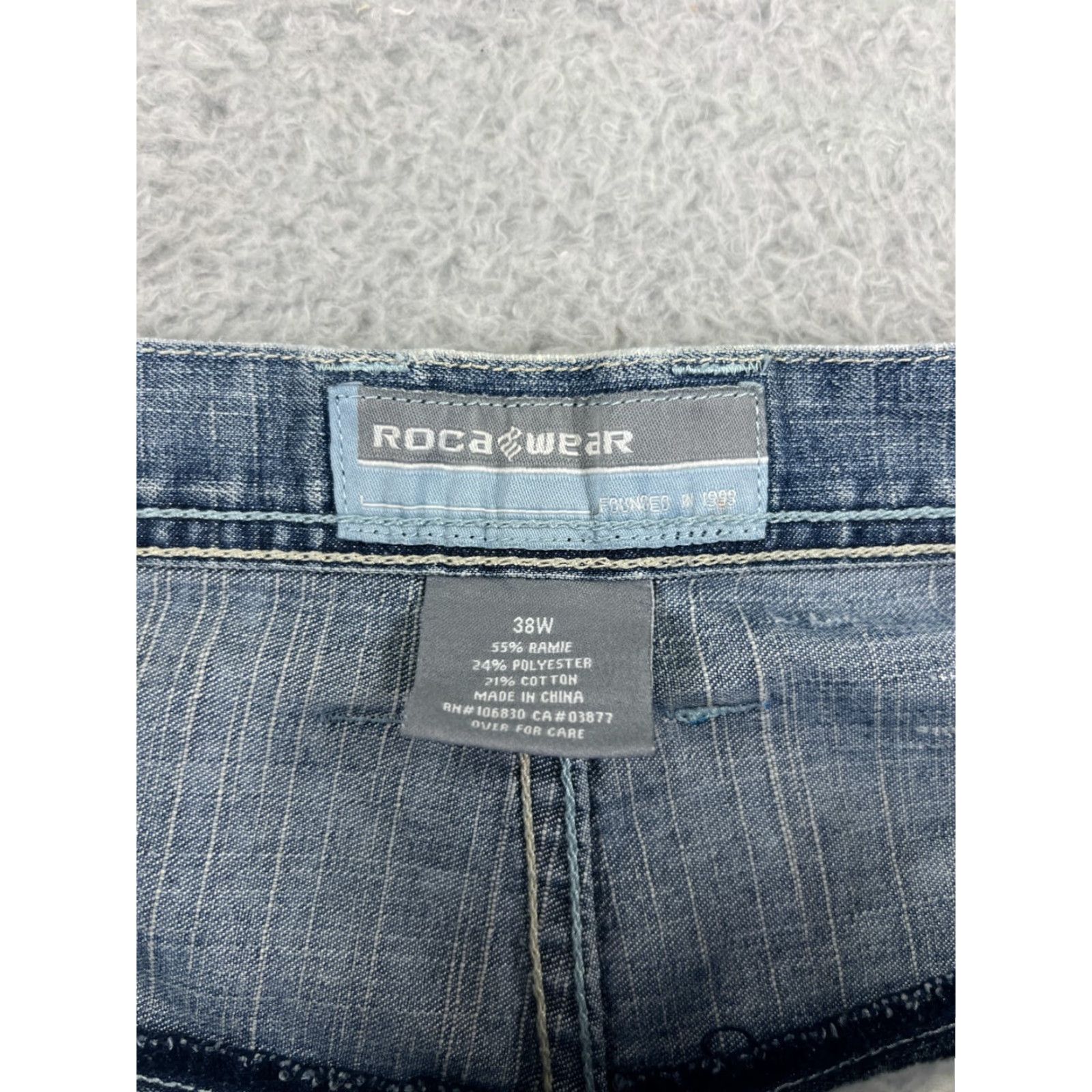 Rocawear VINTAGE Rocawear Shorts Womens 38W Blue Denim Distressed Embroidered Ramie Blend Jeans Short Size 26" / US 2 / IT 38 - 3 Thumbnail