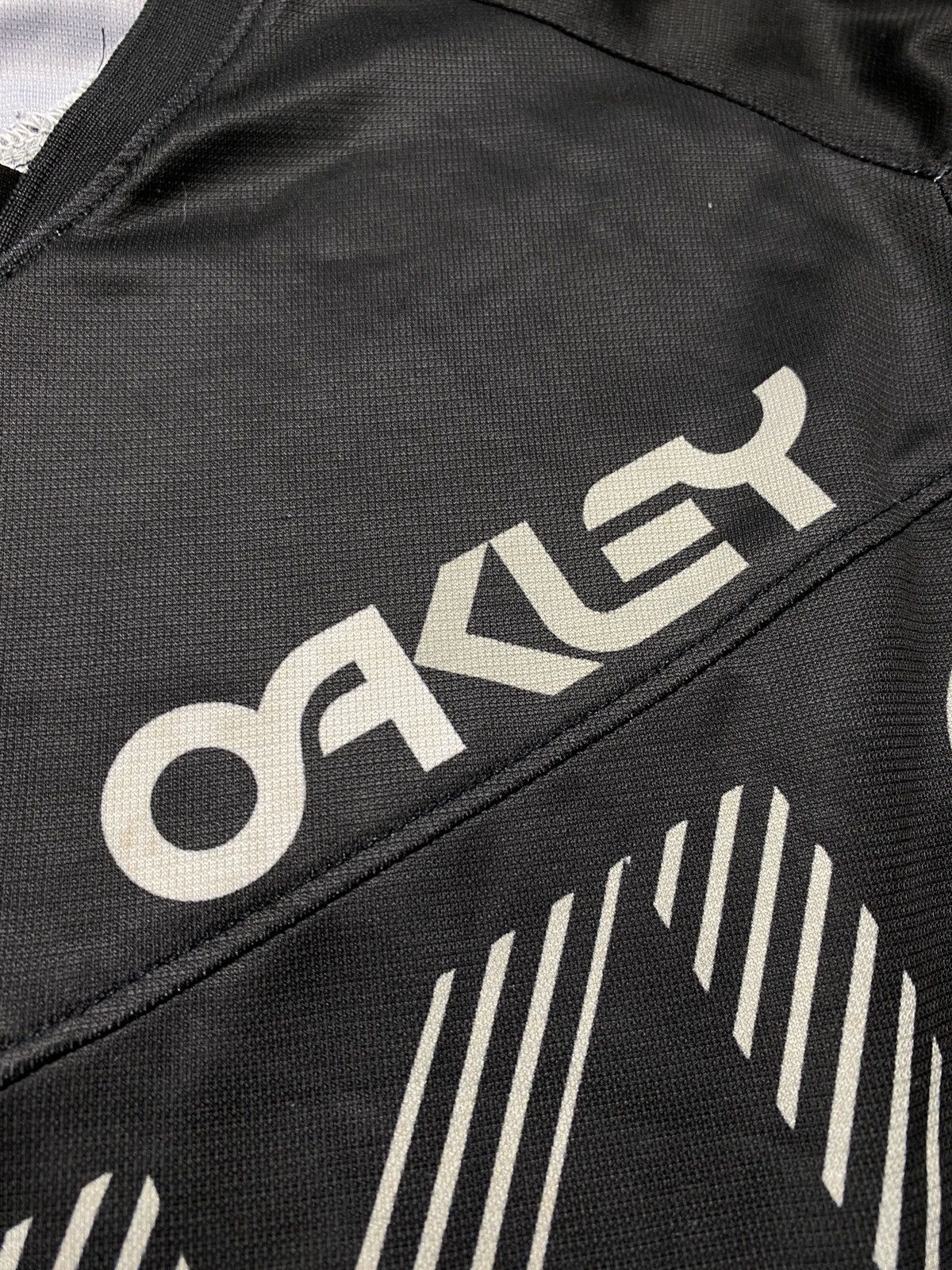 Oakley Oakley black longsleeve central logo sport gorpcore Size US L / EU 52-54 / 3 - 5 Thumbnail