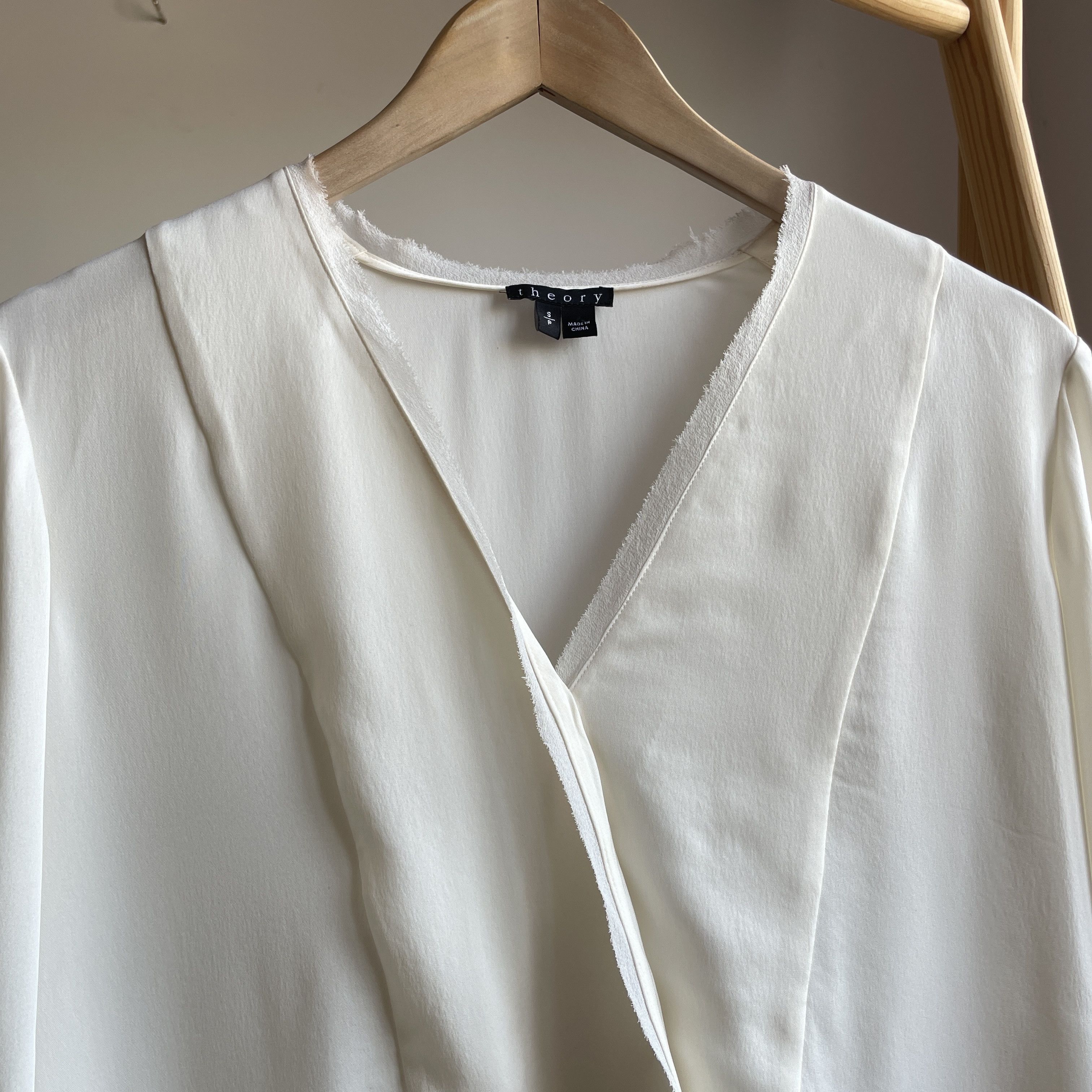 Theory Theory Ramalla Long Sleeve Silk Ivory Blouse Size S Size S / US 4 / IT 40 - 4 Thumbnail