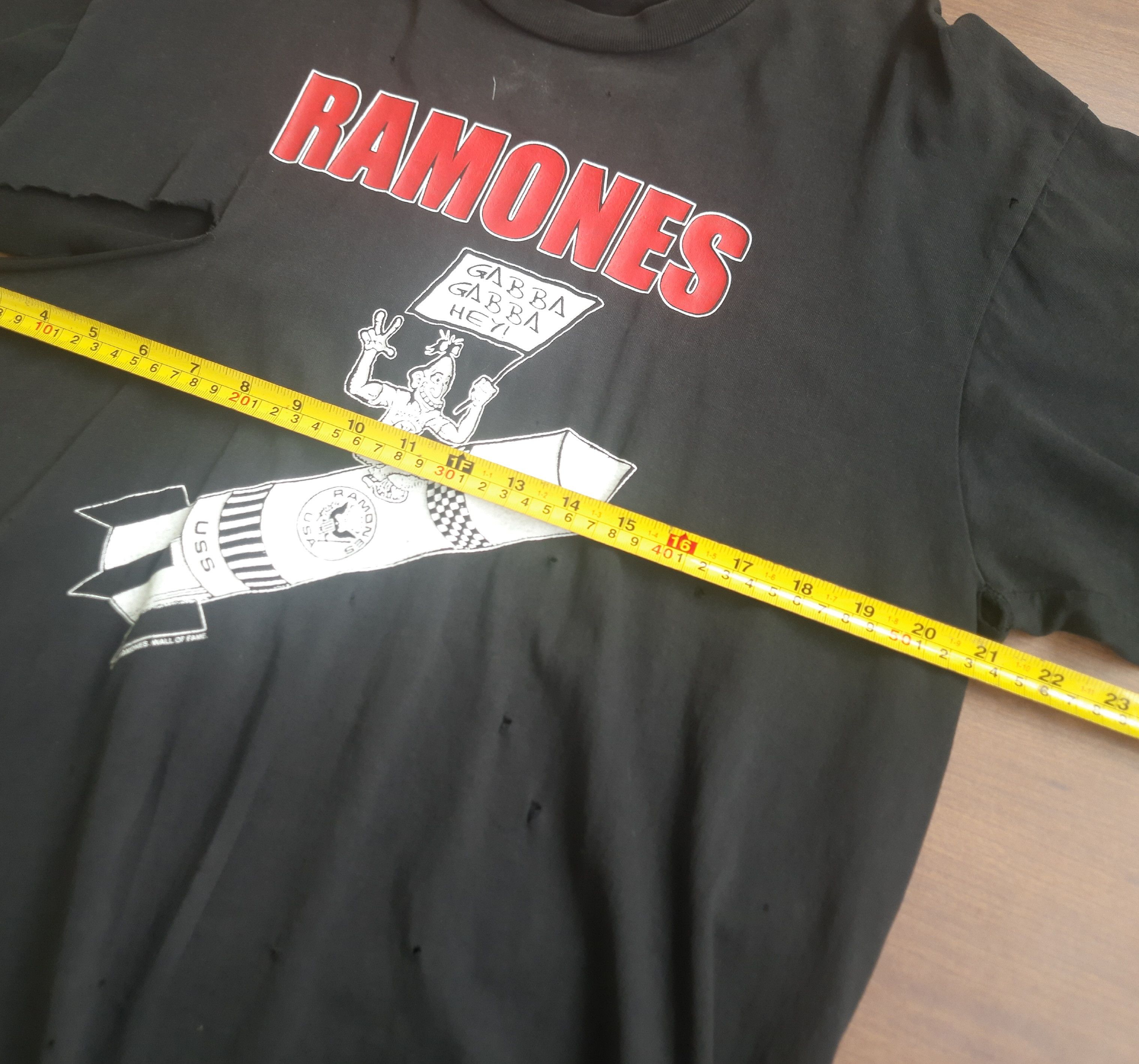 Band Tees Distressed Y2K RAMONES Rocket To Rusia T-Shirt Size US L / EU 52-54 / 3 - 15 Thumbnail