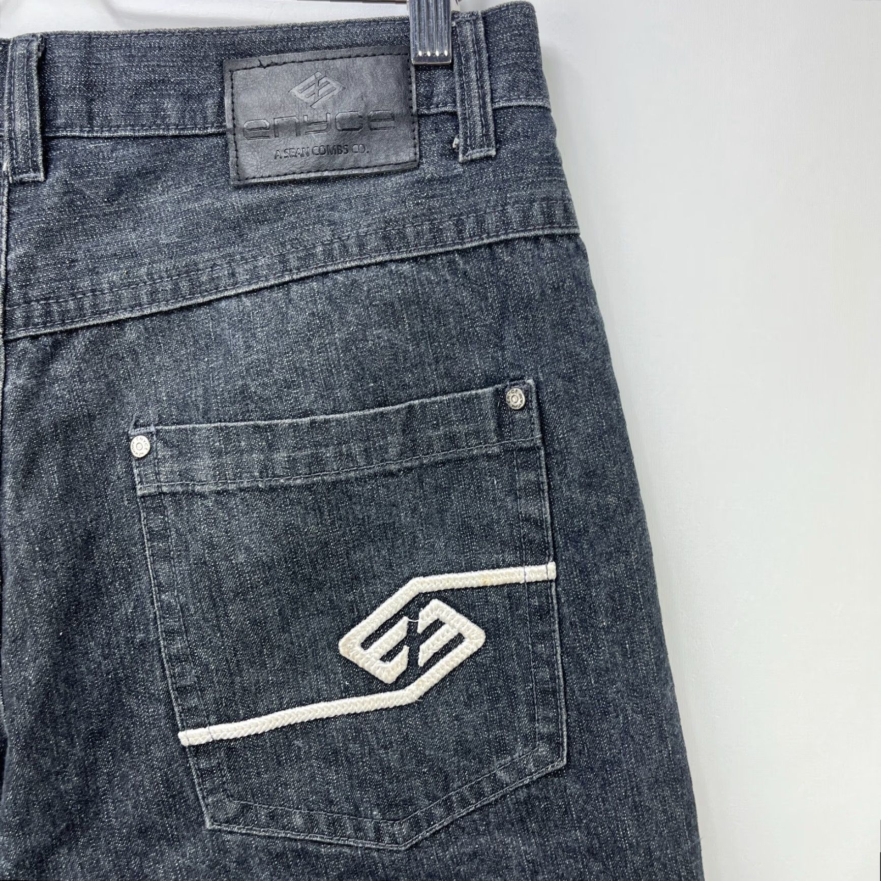 Enyce VINTAGE ENYCE Denim Shorts Jorts Sean John 36 Baggy Wide Leg Men Black Cargo Denim Shorts Mens 36 ENYCE Jeans Jorts Size US 36 / EU 52 - 3 Thumbnail