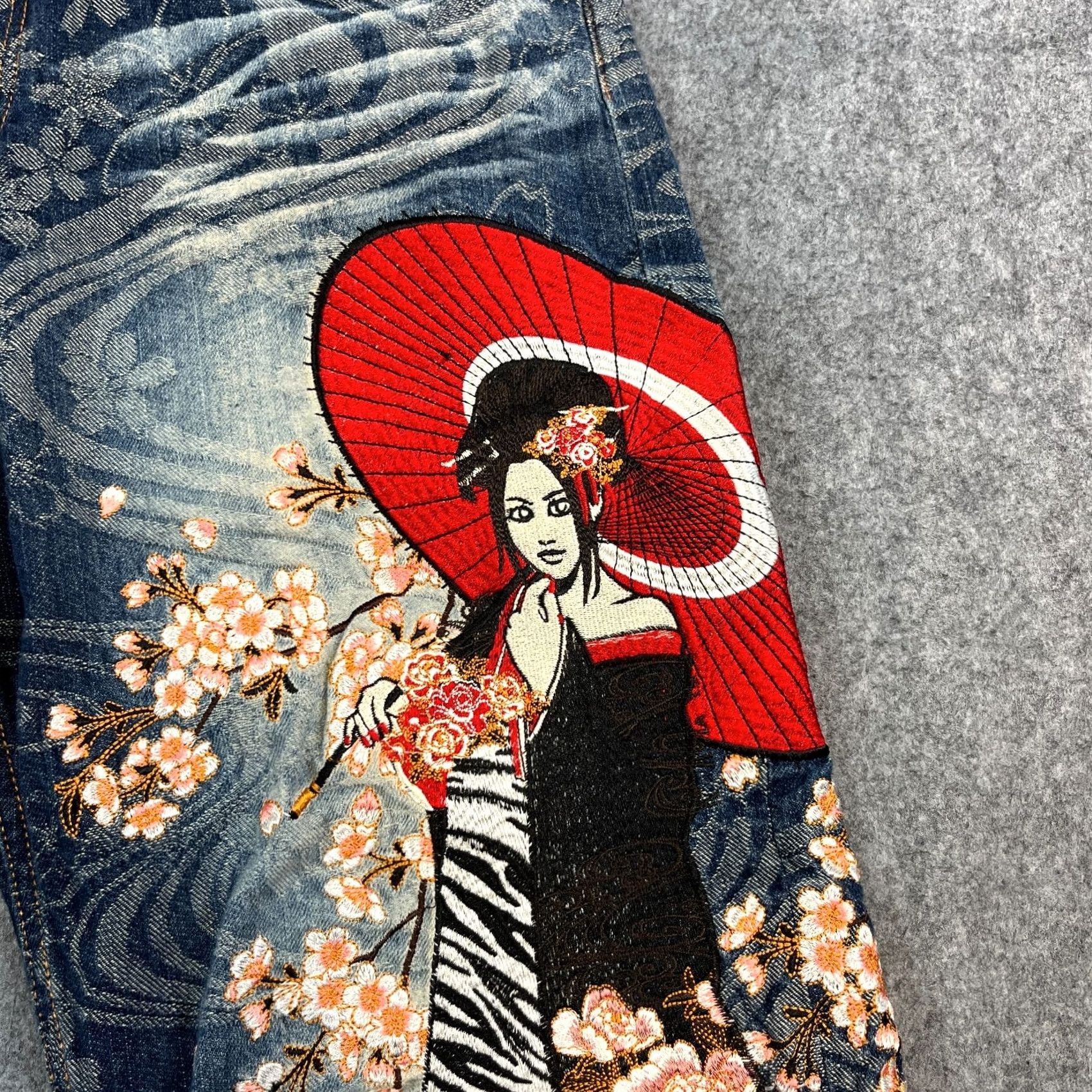Vintage Devine Retribution Capri Jeans W30 UK 10 Blue Batou Musume Japanese Applique Jeans Capri Vintage Womens W30 10 Blue Size 30" / US 8 / IT 44 - 7 Thumbnail