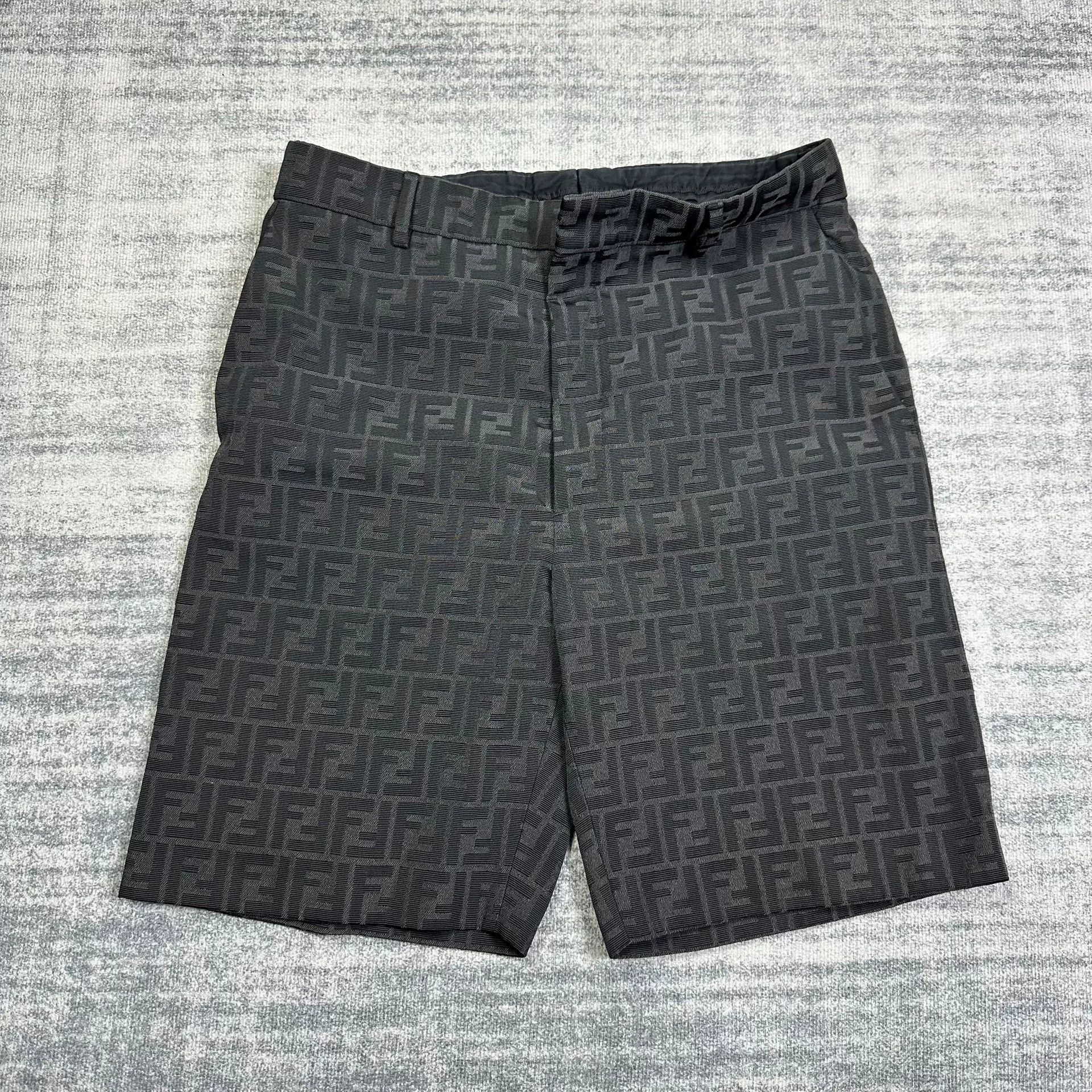 Fendi Fendi Full Logo Print Shorts Size US 30 / EU 46 - 1 Thumbnail