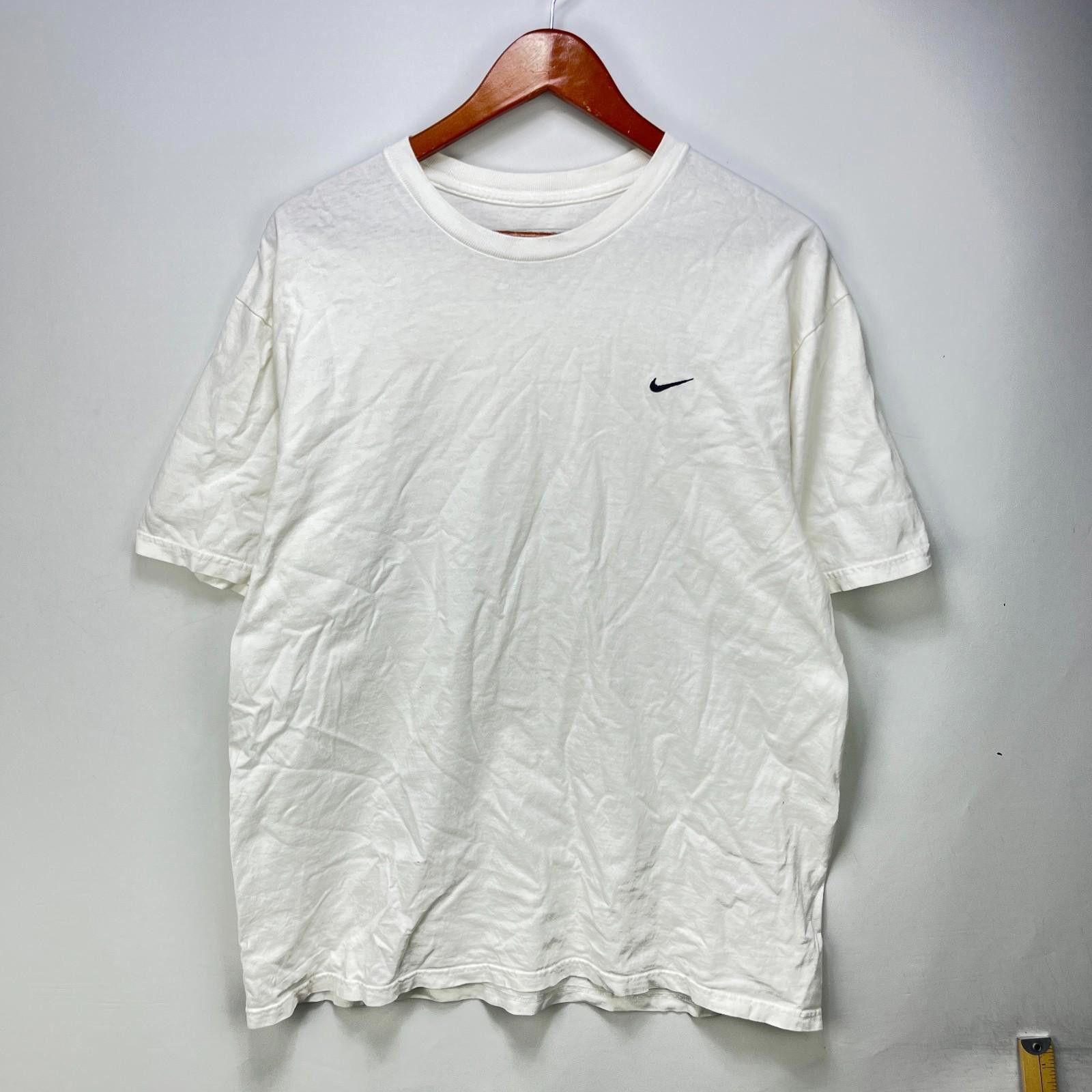 Nike Vintage Nike Swoosh Y2K T Shirt Large Size US L / EU 52-54 / 3 - 1 Thumbnail