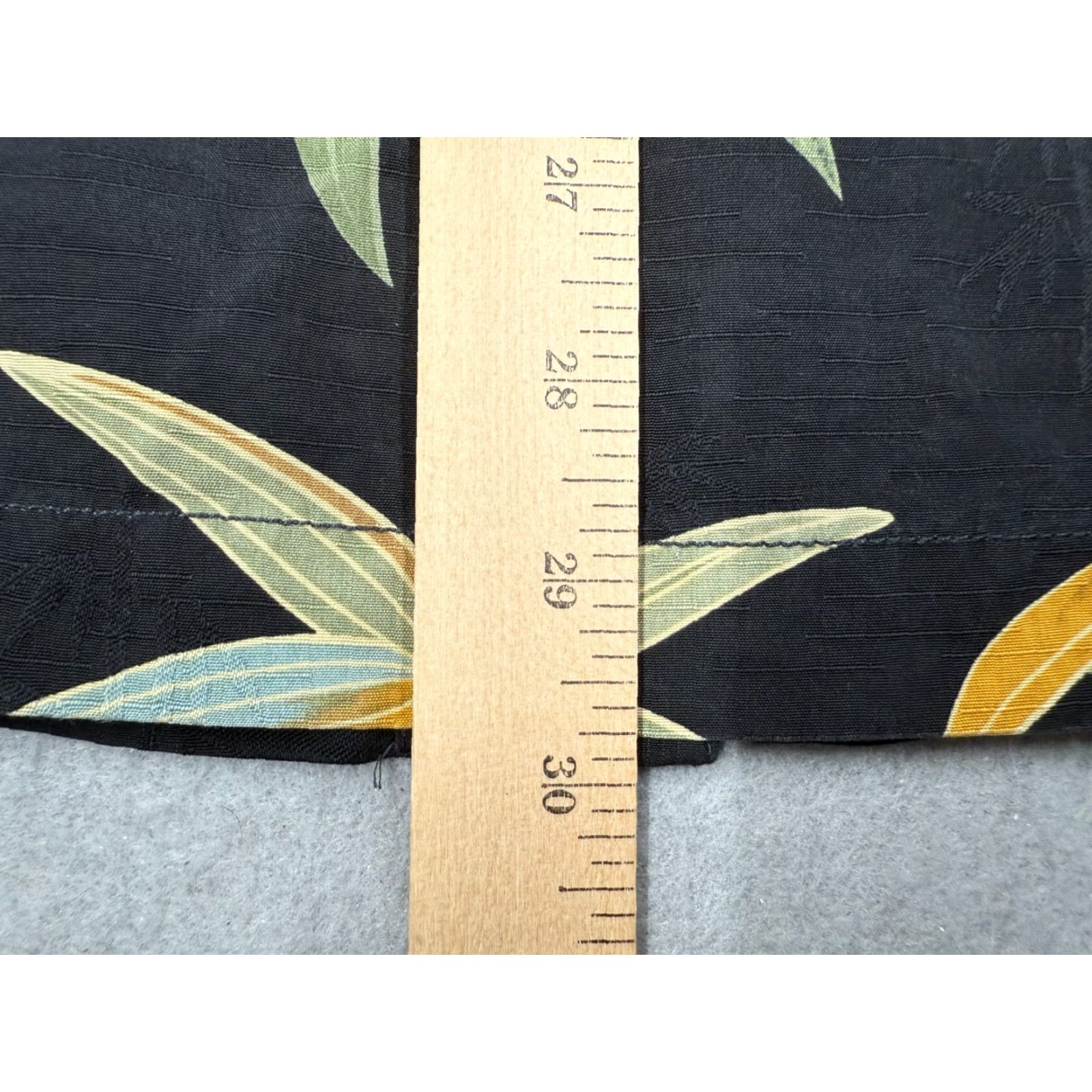 Tommy Bahama VINTAGE Tommy Bahama Shirt Men XL Black Silk Button Up Tiki Hawaiian Embroidered Size US XL / EU 56 / 4 - 7 Thumbnail