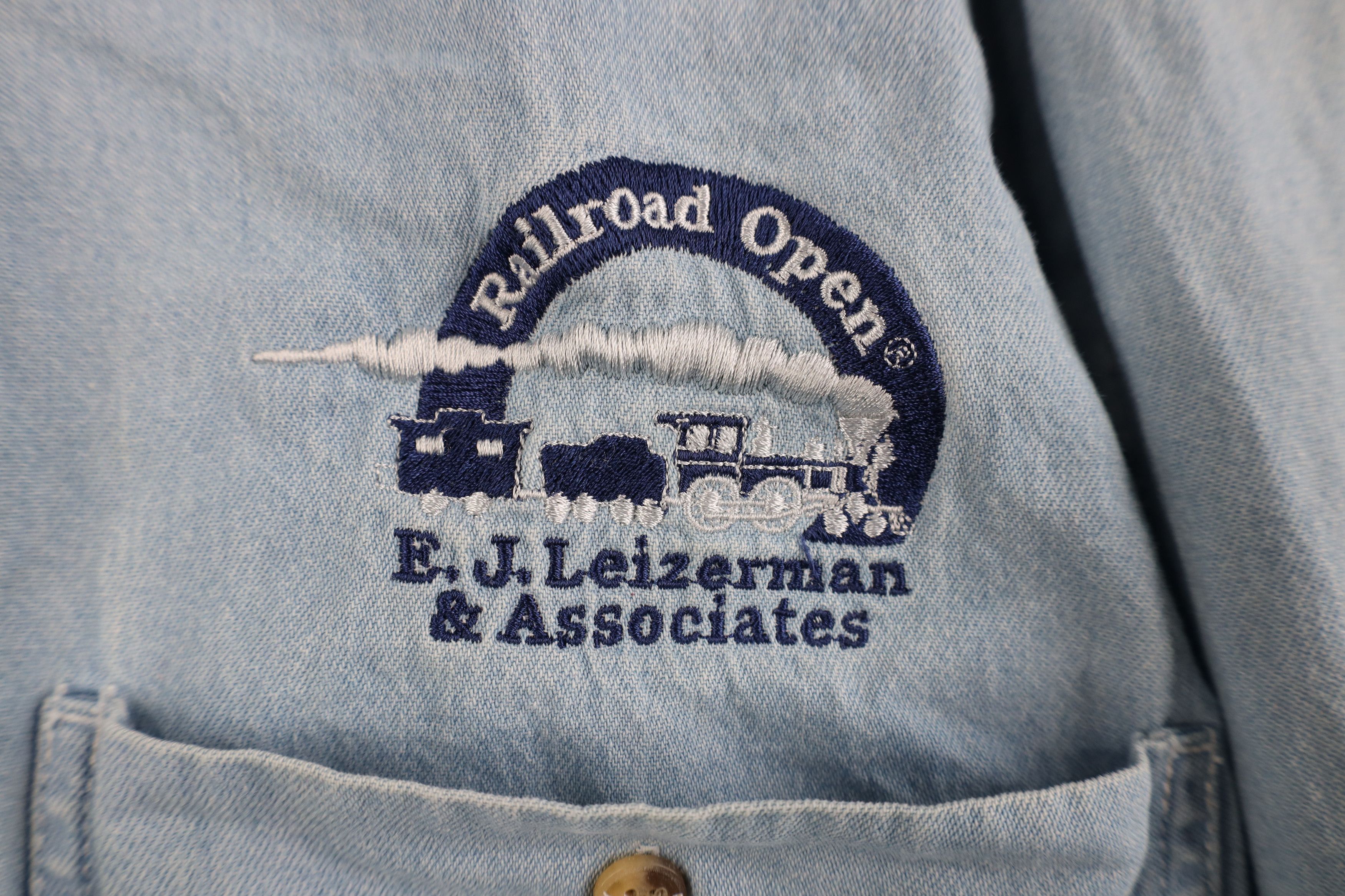 Vintage Vintage 90s Railroad Open Collared Denim Jean Button Shirt Size US XL / EU 56 / 4 - 4 Thumbnail