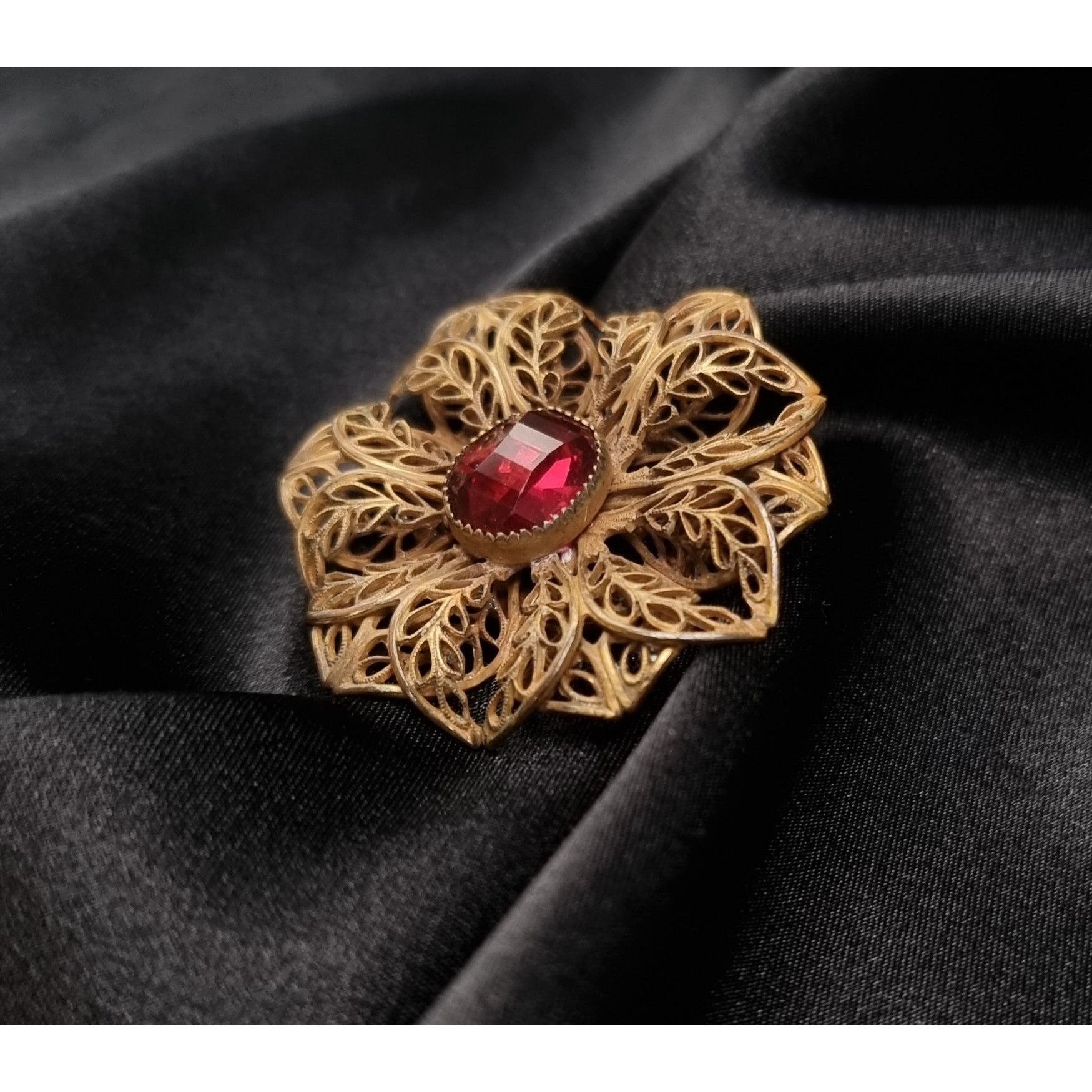 Vintage Vintage 1930's-1950's Gold-Tone Filigree Brooch With Red Gla Size ONE SIZE - 3 Thumbnail