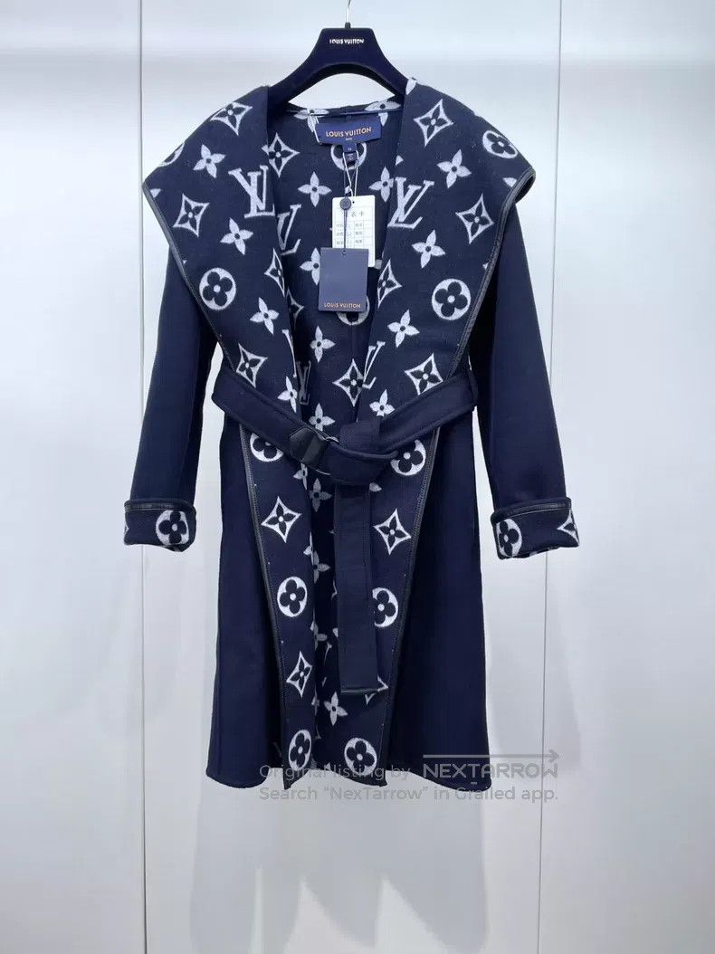 Louis Vuitton Louis Vuitton Dark blue old flower bathrobe coat Size 4XL / US 24-26 - 1 Thumbnail