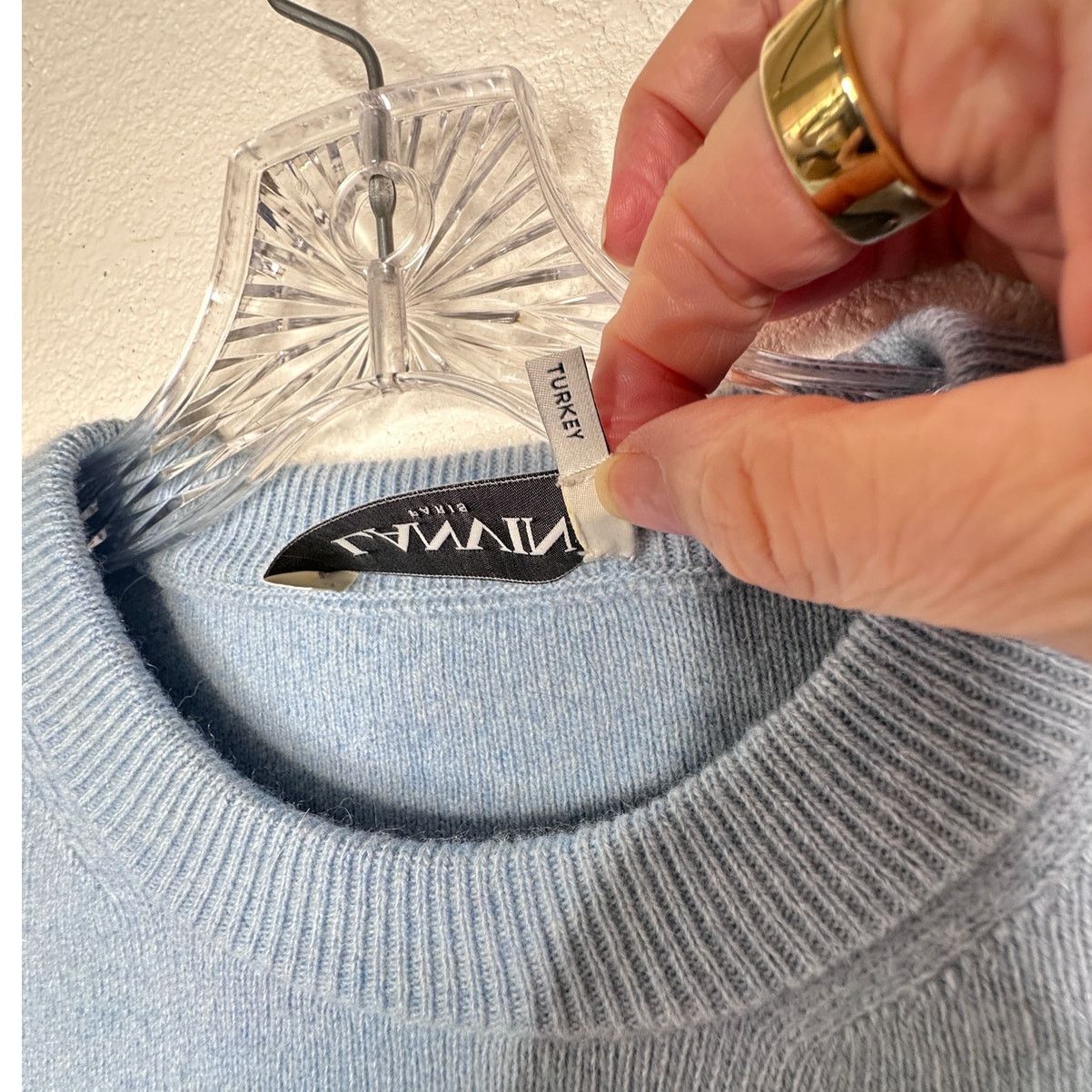 Lanvin Lanvin Girls Pearl Logo Cashmere Sweater Baby Blue Size 12 Size XL / US 12-14 / IT 48-50 - 7 Thumbnail