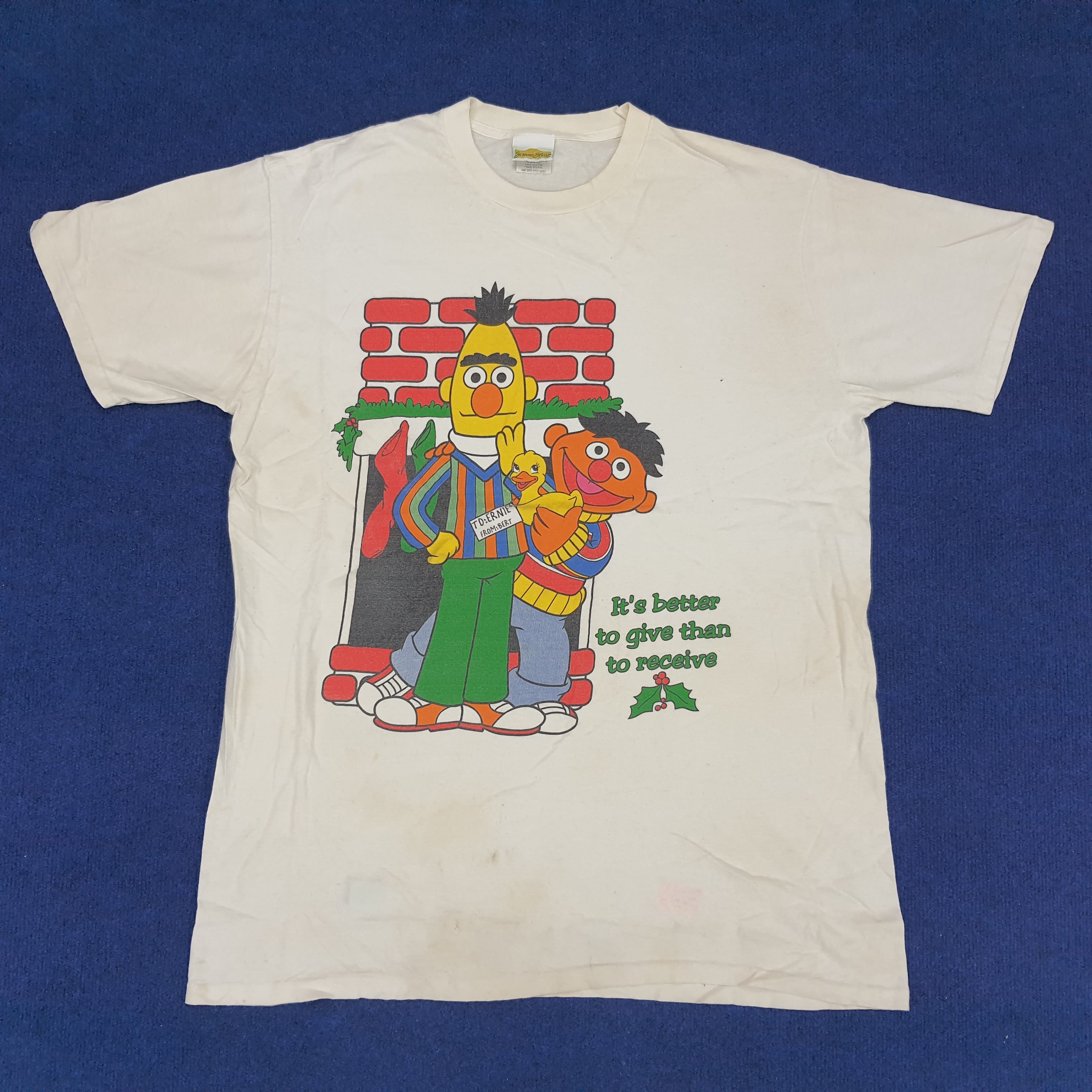 Vintage Vintage Sasame Street Ernie and Bert Christmas T-shirt Size US XL / EU 56 / 4 - 1 Thumbnail