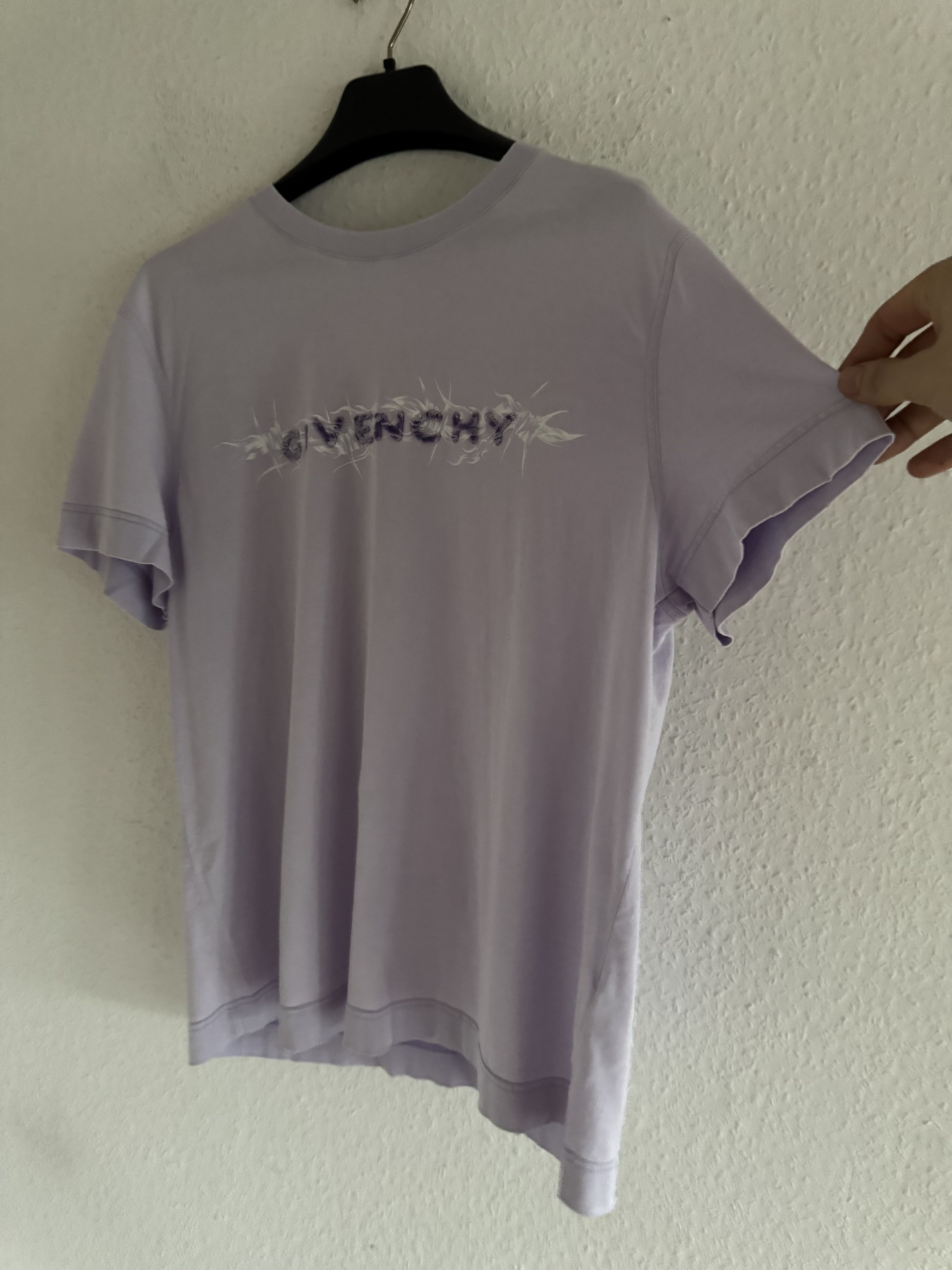 Givenchy Barbed Wire Flocked Logo T-Shirt Lilac Size US M / EU 48-50 / 2 - 5 Thumbnail