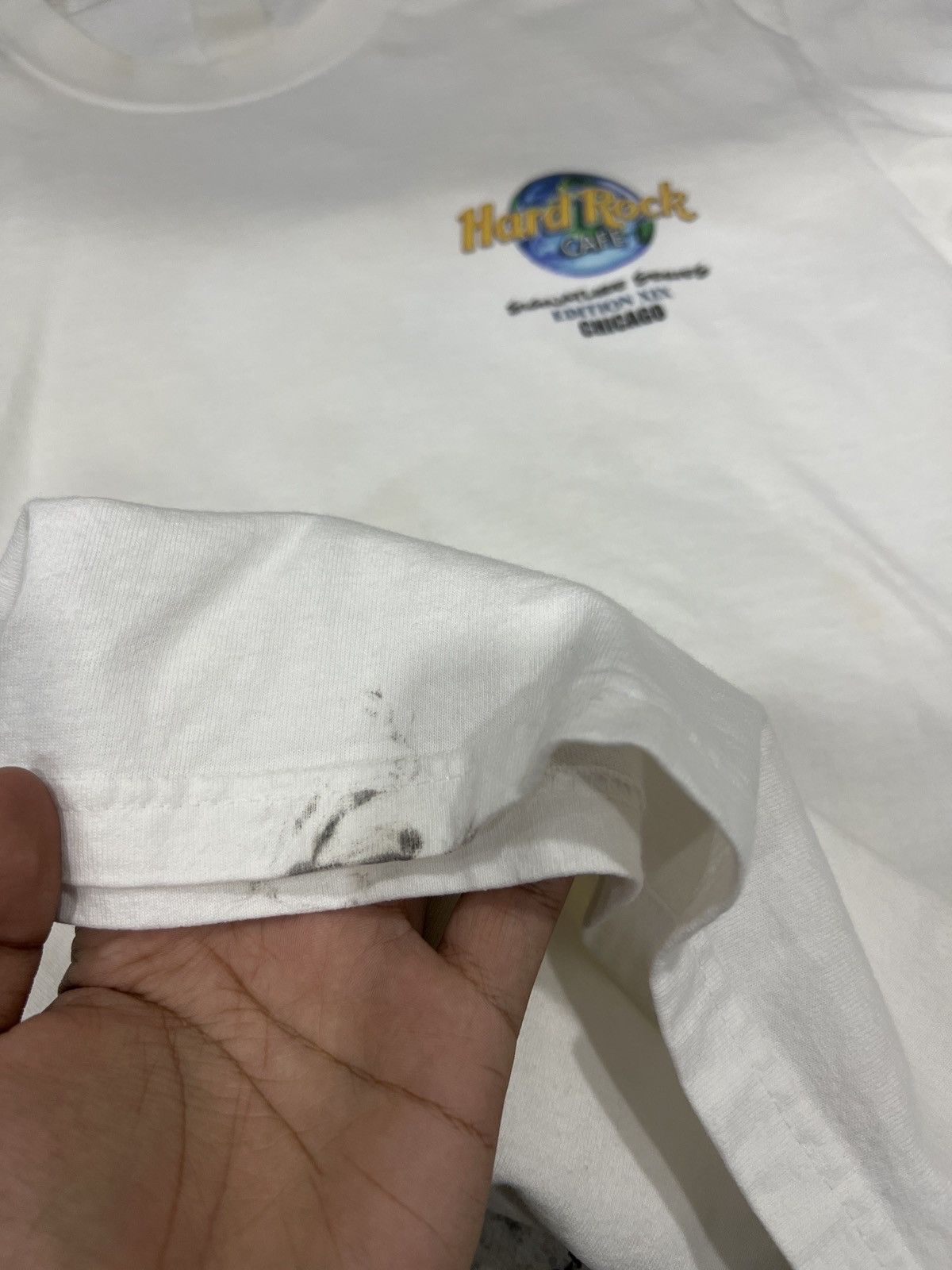 Vintage Vintage 90’s Hard Rock Cafe x Elvis Presley Tshirt Size US L / EU 52-54 / 3 - 14 Thumbnail