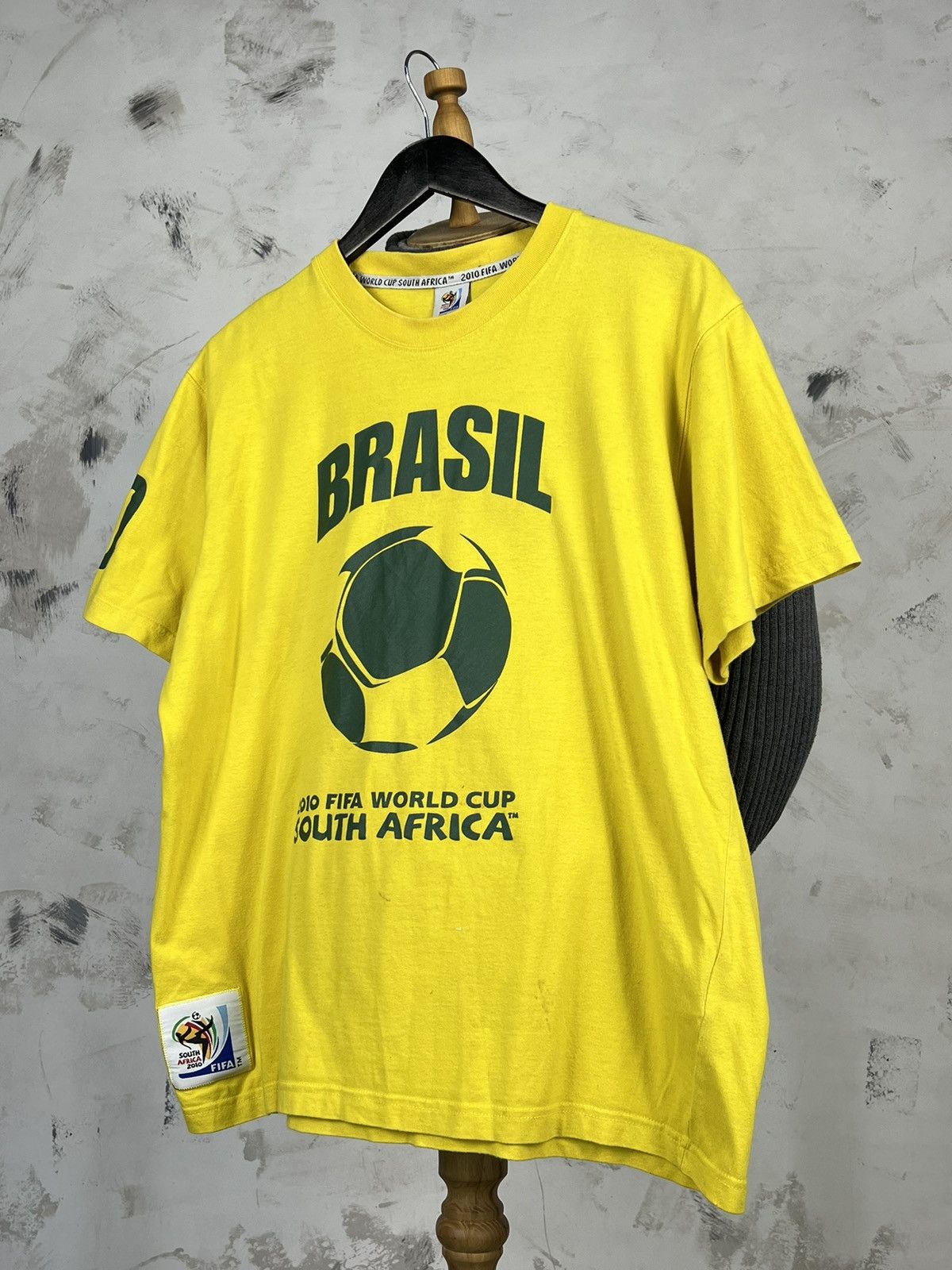Vintage Brazil 2010 FIFA World Cup T-Shirt Size M - L Size US L / EU 52-54 / 3 - 1 Thumbnail
