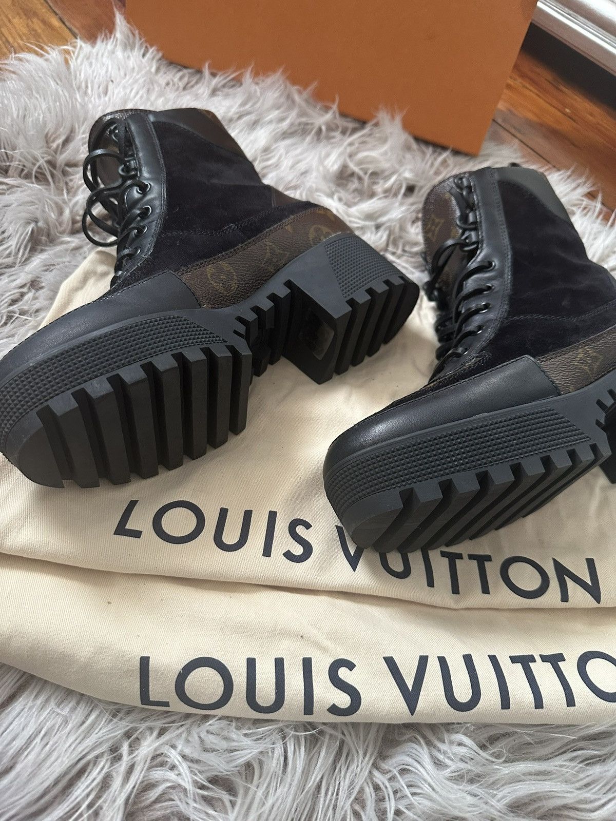 Louis Vuitton Louis Vuitton Wmns Laureate Platform Desert Boot 'Noir' Size US 8.5 / IT 38.5 - 3 Thumbnail