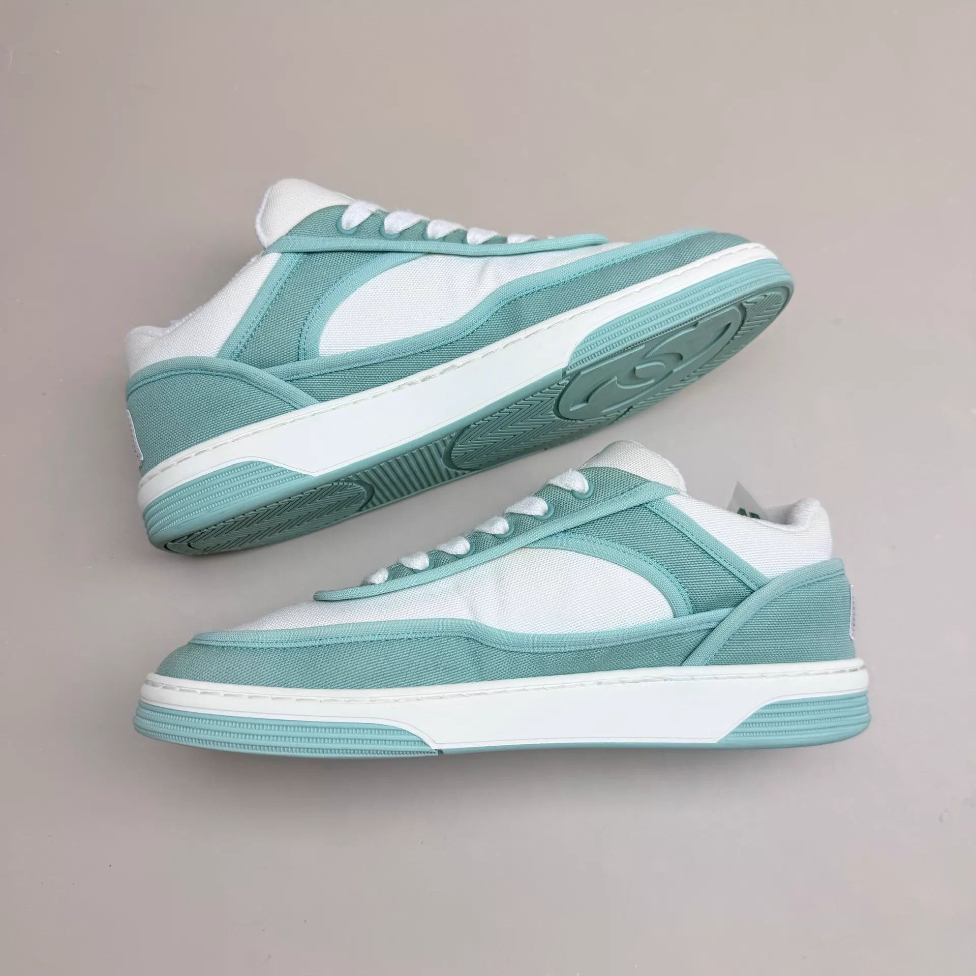 Chanel CHANEL White Green Logo Sneaker 35.5 99 New Size US 5 / IT 35 - 4 Thumbnail
