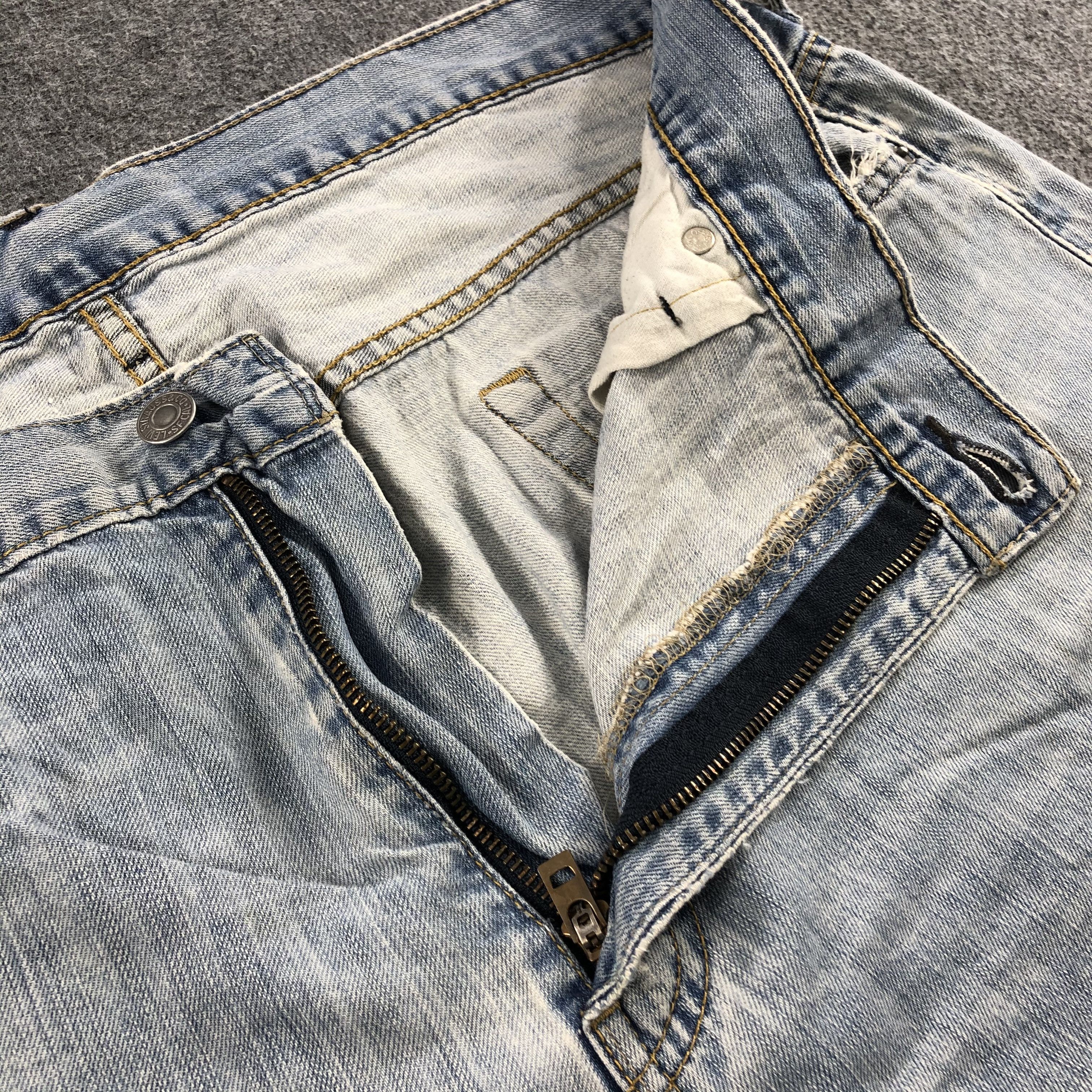 Levi's Vintage Light Wash Levis 569 Jeans-J1685 Size US 39 - 10 Thumbnail