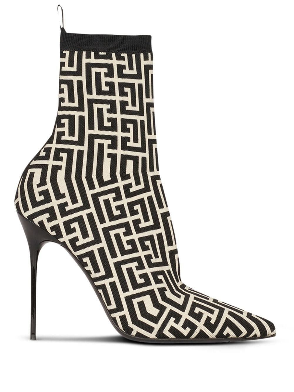 o1s1wg110925 Sky Ankle Boots in Black/White