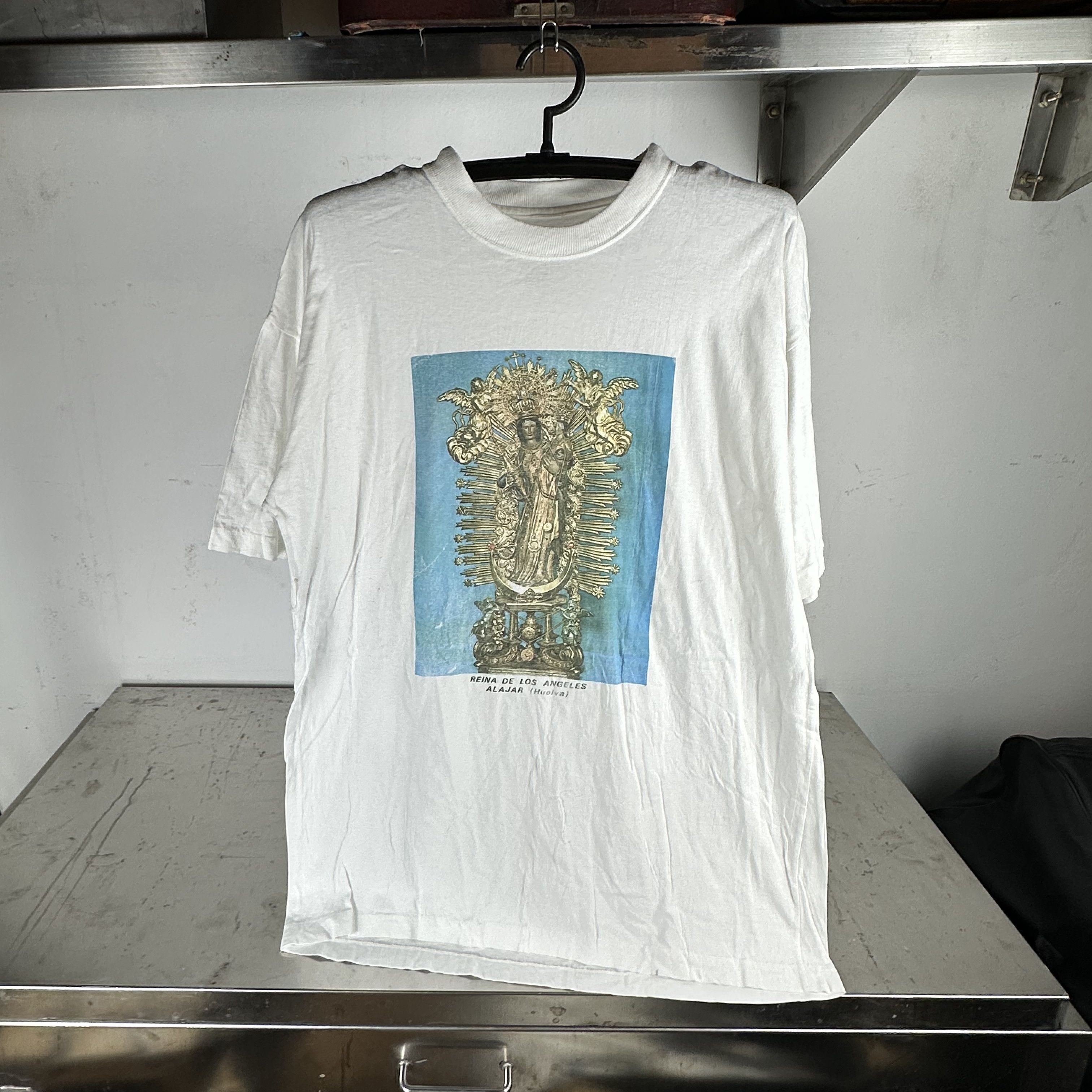 Vintage 90s Queen of Angels Reina De Los Angeles Graphic T-shirt Size US XL / EU 56 / 4 - 1 Thumbnail