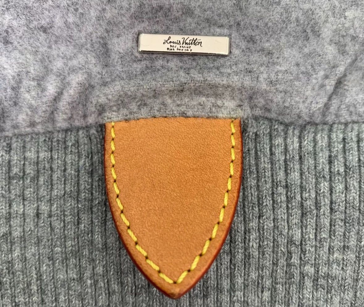 Louis Vuitton Louis Vuitton Lv grey sheep long sleeved sweatshirt Size US S / EU 44-46 / 1 - 5 Thumbnail