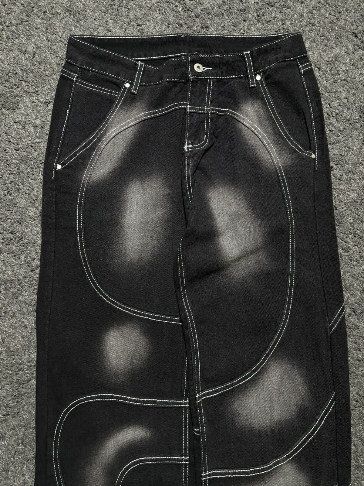 Jean × Vintage Vintage very rare abstract art black white baggy jeans denim Size US 33 - 13 Thumbnail