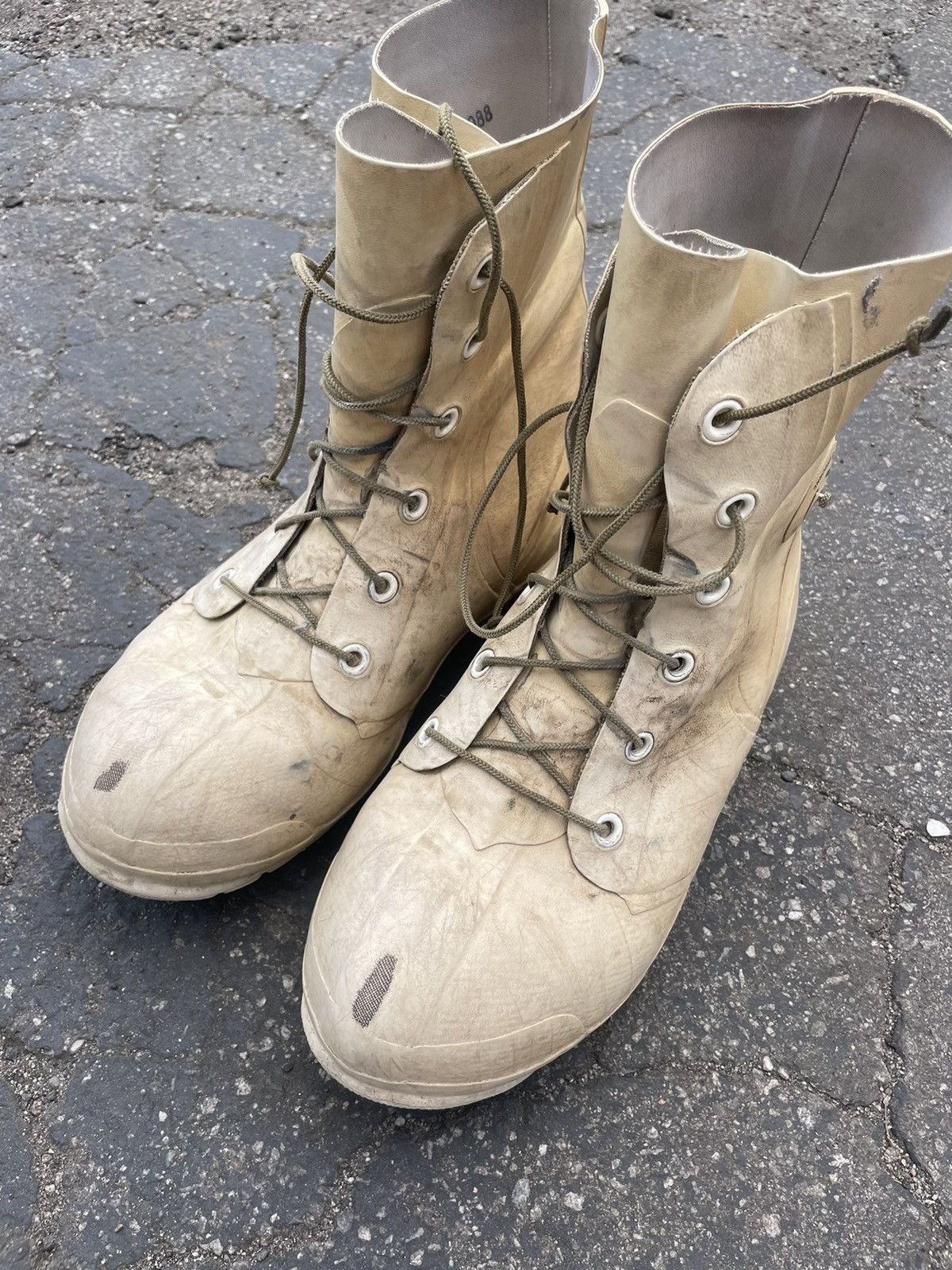 image of Raf Simons x Sterling Ruby Bunny Boot Mickey Snow Split Toe in Cream, Men's (Size 10)