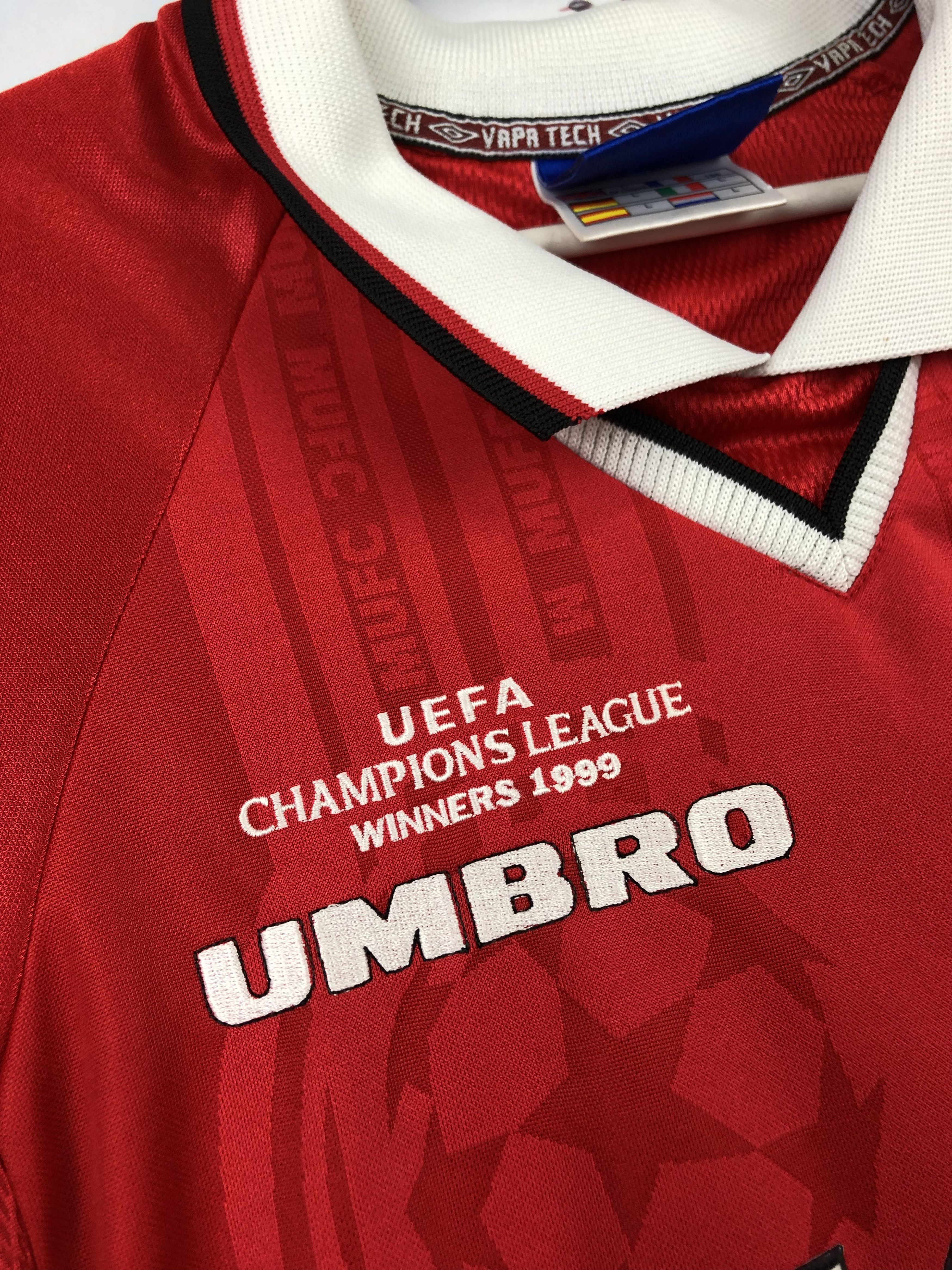 Vintage Manchester United Cup Shirt shirt 1997 Soccer Jersey Size US L / EU 52-54 / 3 - 9 Thumbnail