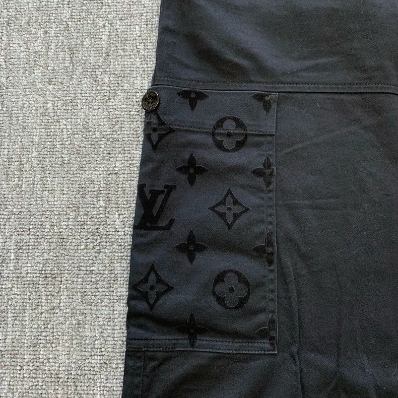 Louis Vuitton Louis Vuitton size US 50 Black pocket print flocked cargo p Size US 34 / EU 50 - 8 Thumbnail