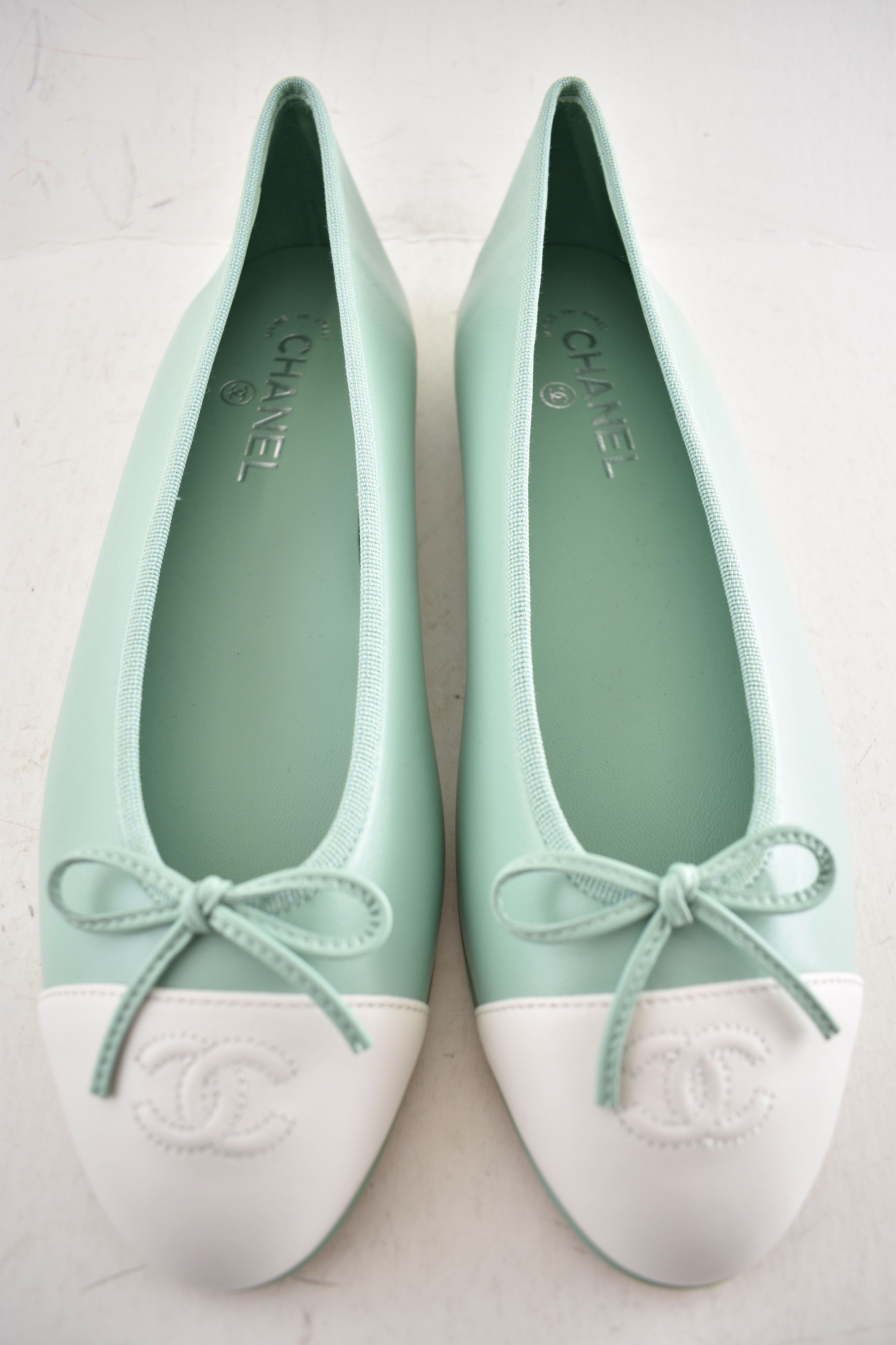 Chanel 26S Mint White Leather CC Logo Ballet Ballerina Flat 38 Size US 8 / IT 38 - 9 Thumbnail