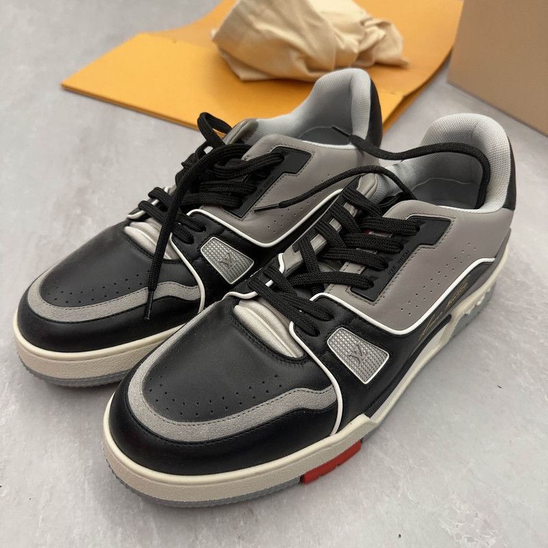 Louis Vuitton Louis Vuitton Low-Top Fashion Sneakers for Men and Women 0079 Size US 7.5 / EU 40-41 - 1 Thumbnail