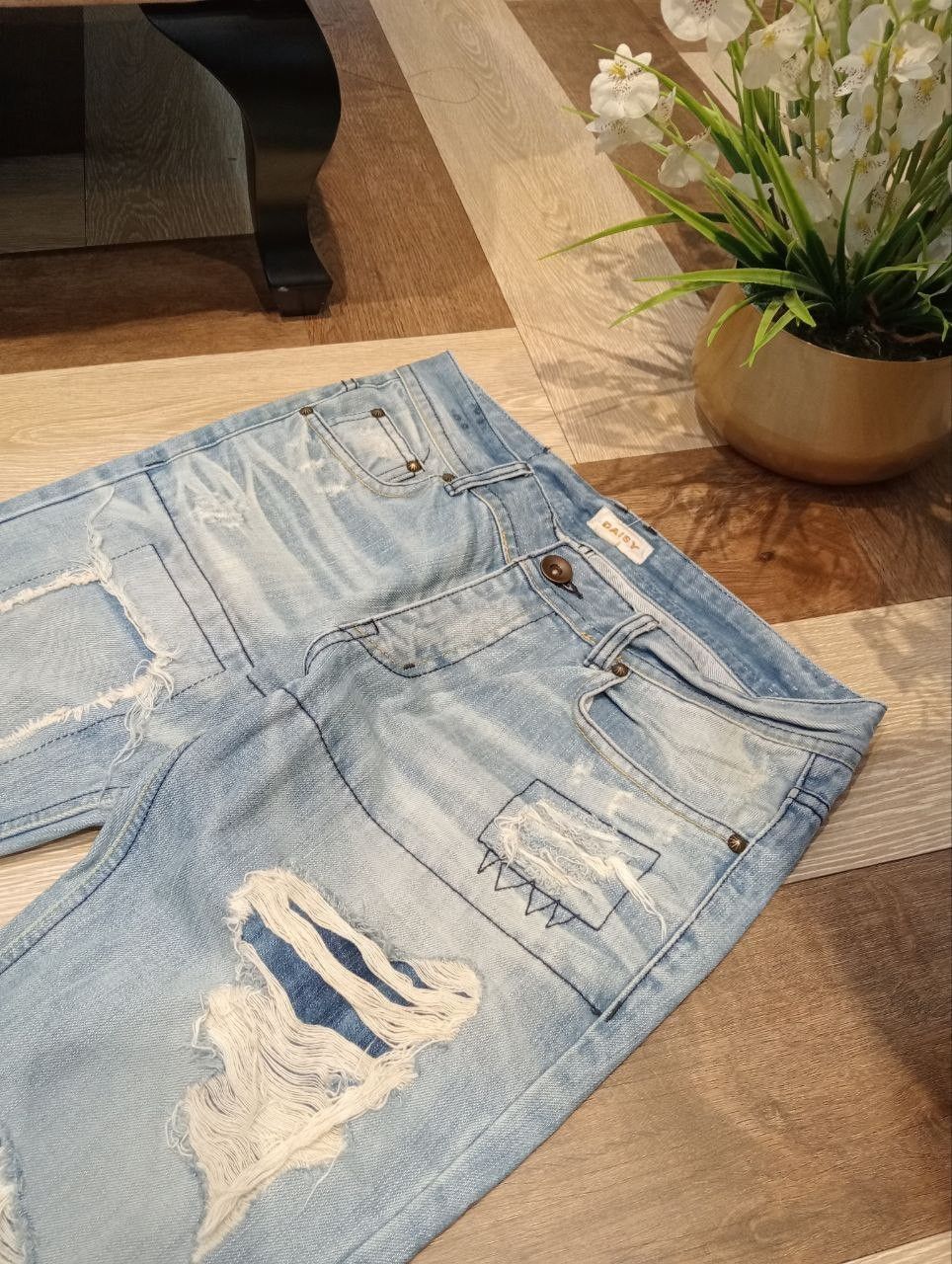 Japanese Brand DAISY LIGHT BLUE DISTRESSED FLARED DENIM PANTS Size US 31 - 5 Thumbnail