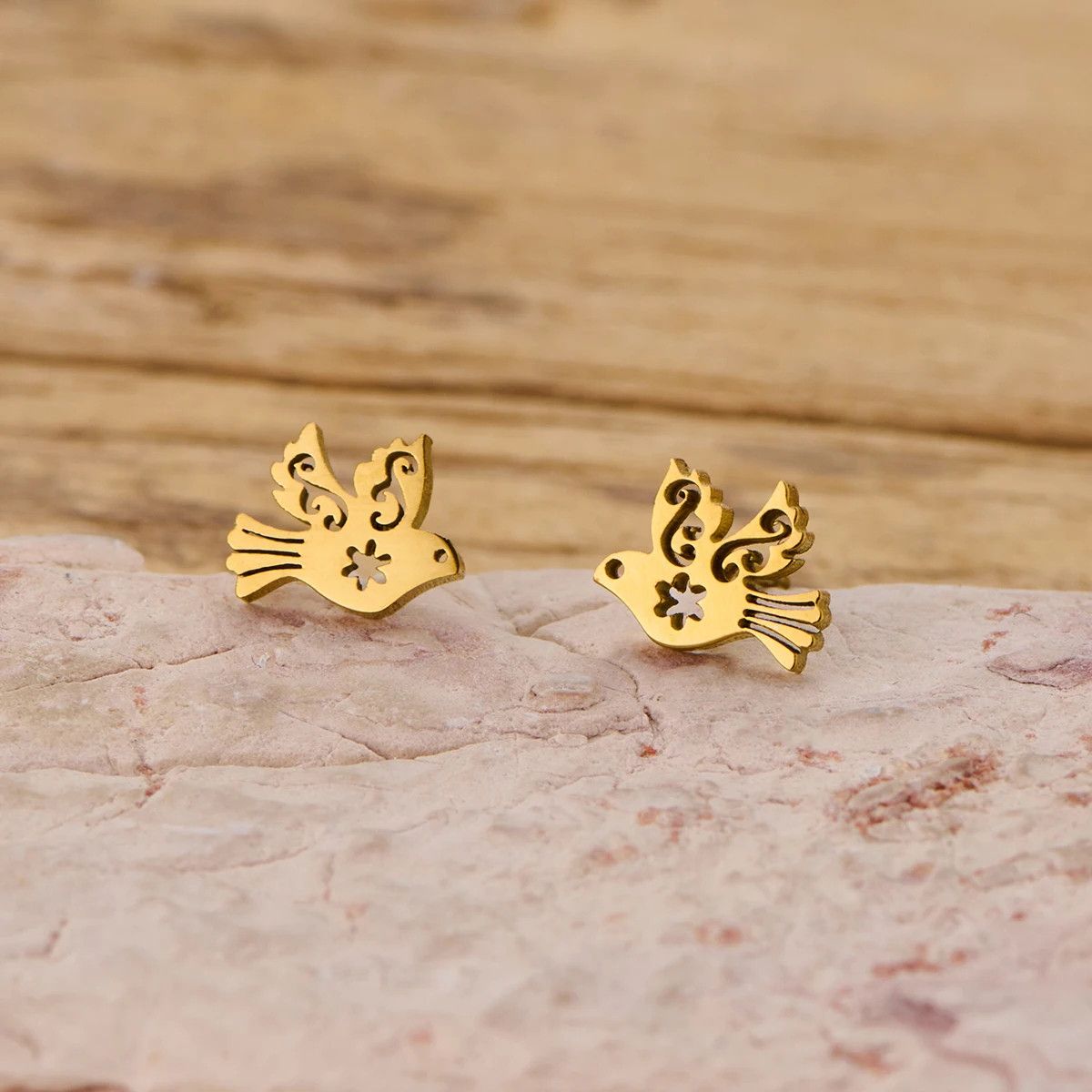 Jewelry Peace Pigeon Mini Stud Earrings Charm Earring Gift Size ONE SIZE - 1 Thumbnail